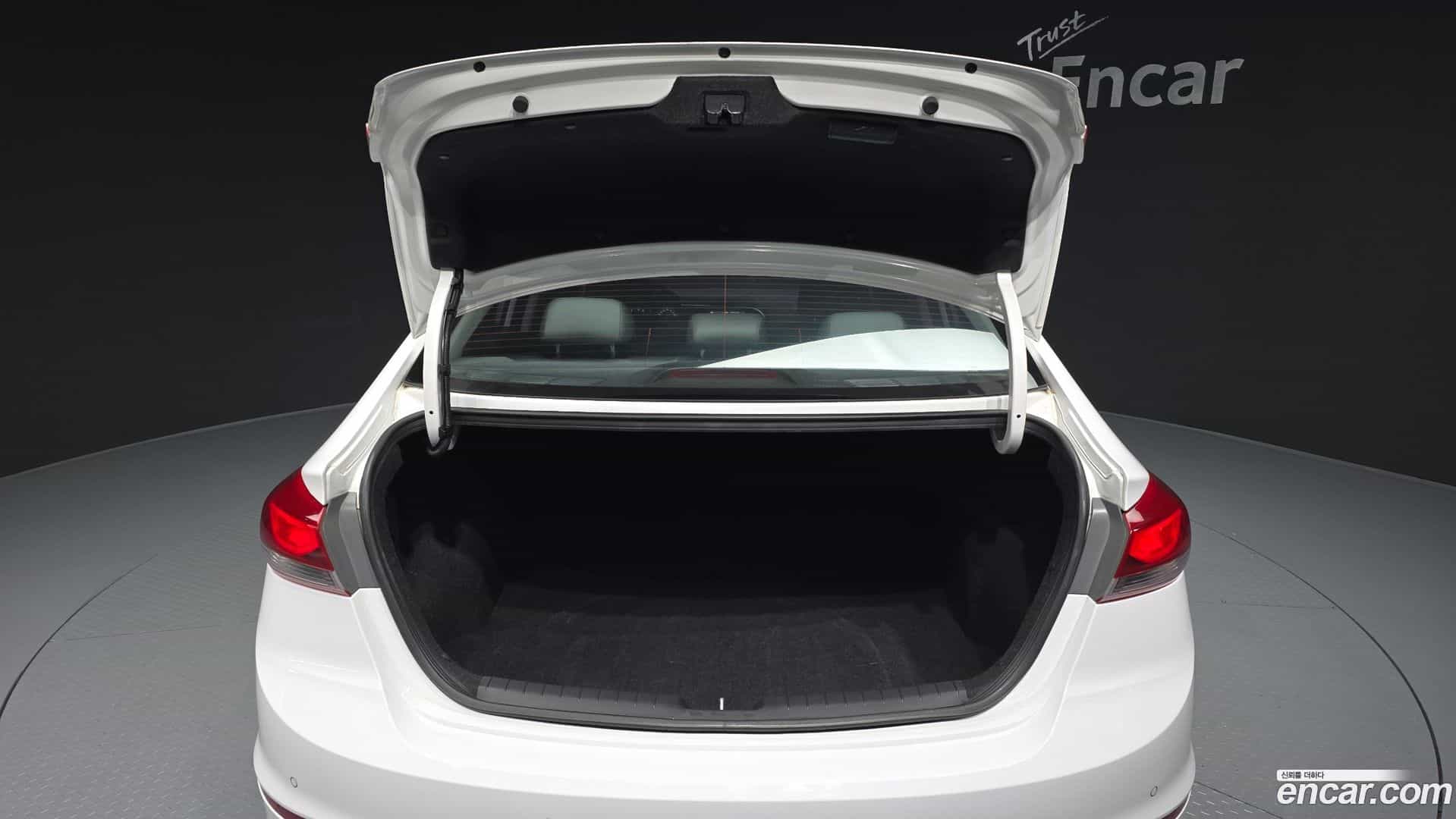 AVANTE Hyundai 2015.9-OPTION-024