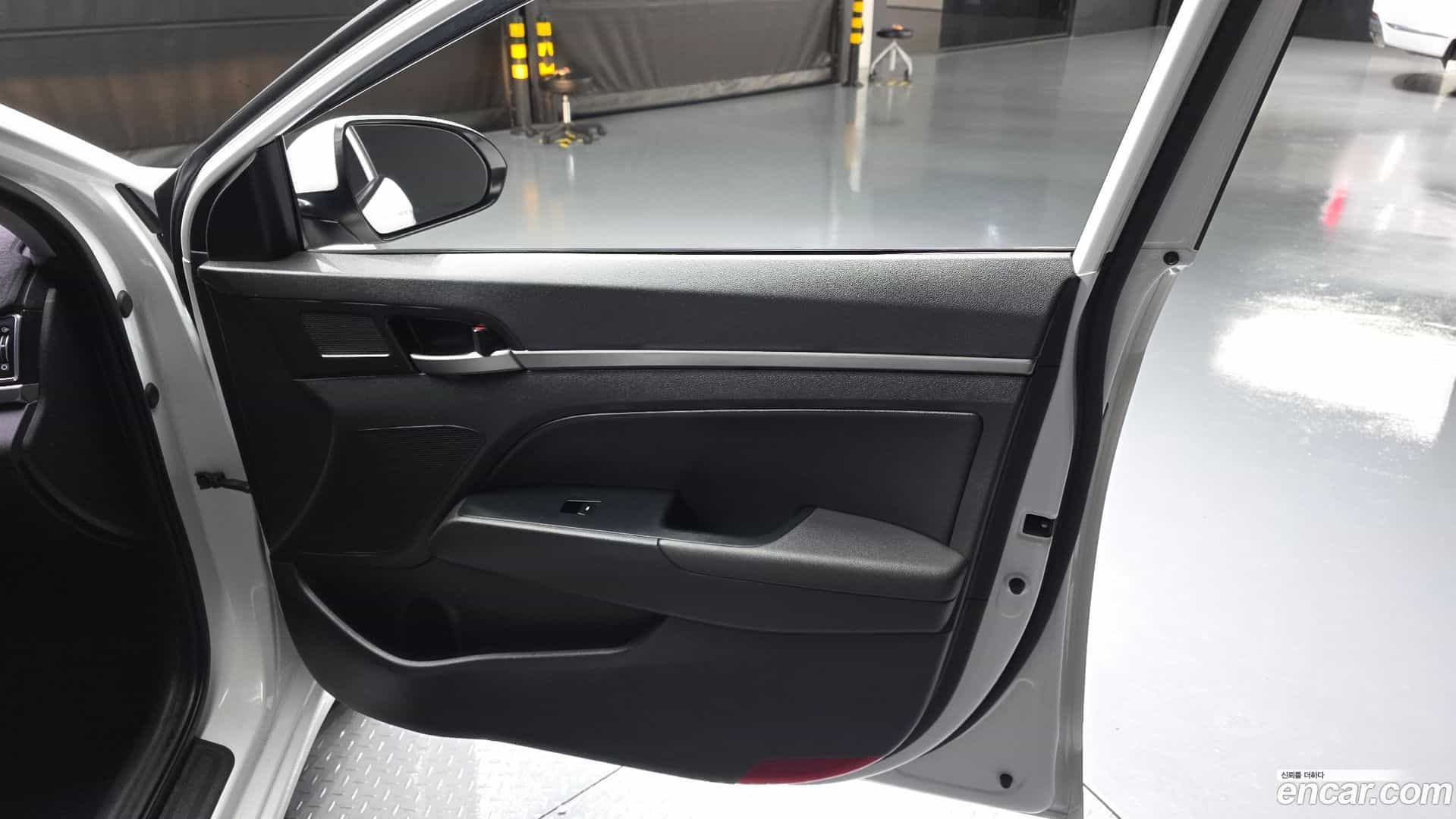 AVANTE Hyundai 2015.9-INNER-034