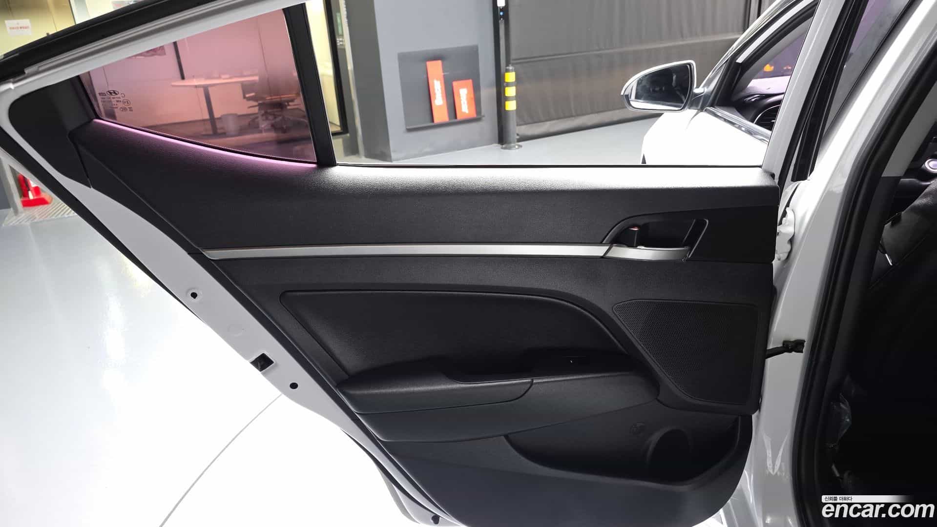 AVANTE Hyundai 2015.9-INNER-035