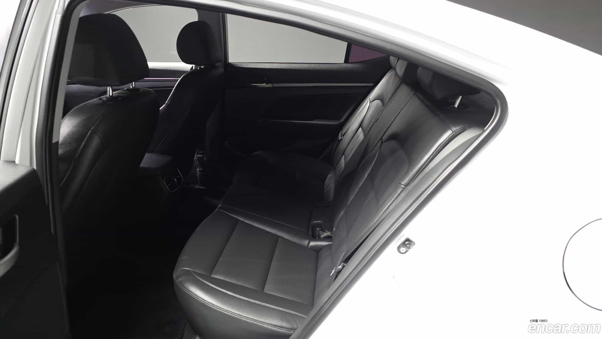 AVANTE Hyundai 2015.9-INNER-036