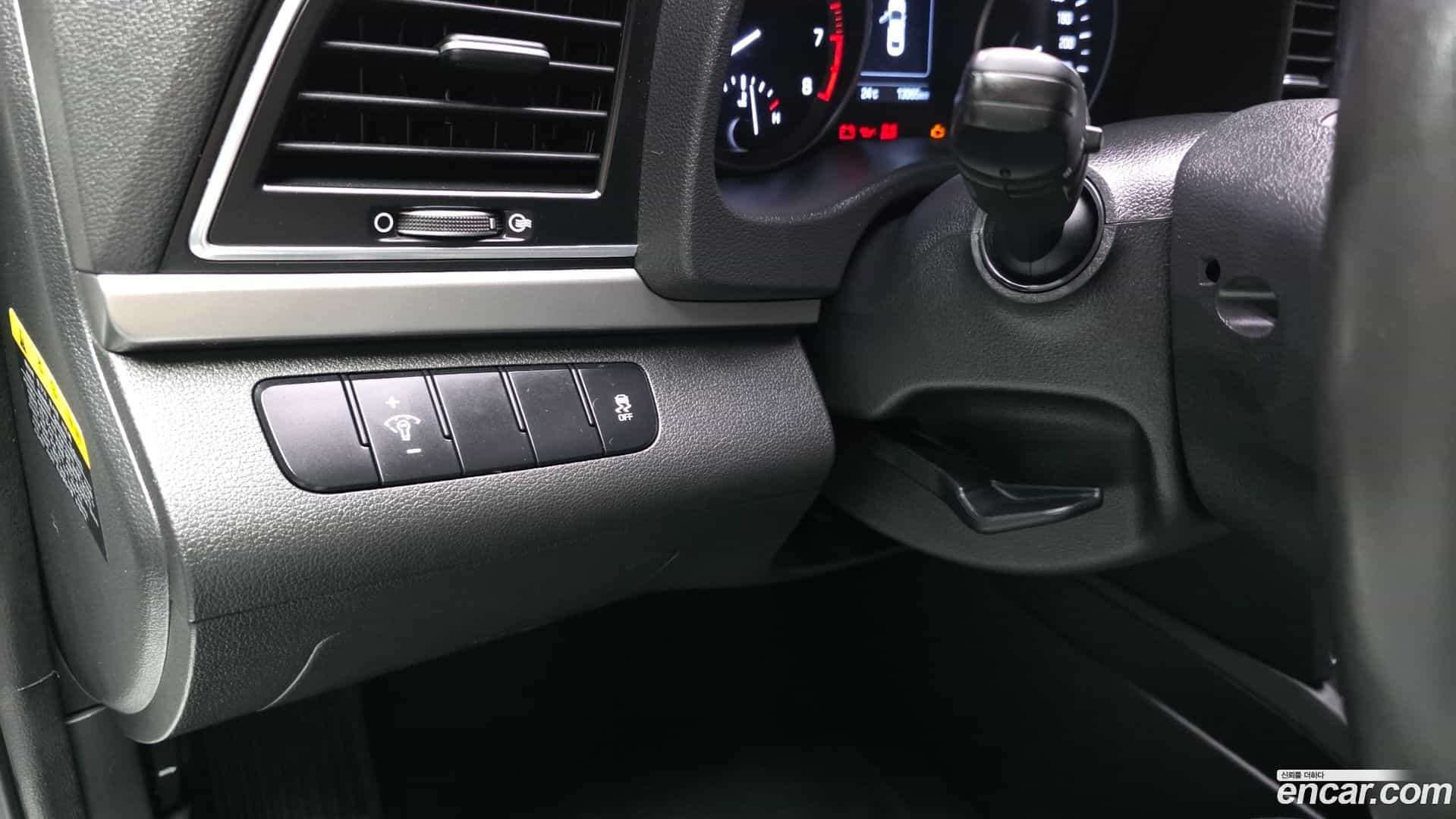 AVANTE Hyundai 2015.9-OPTION-043