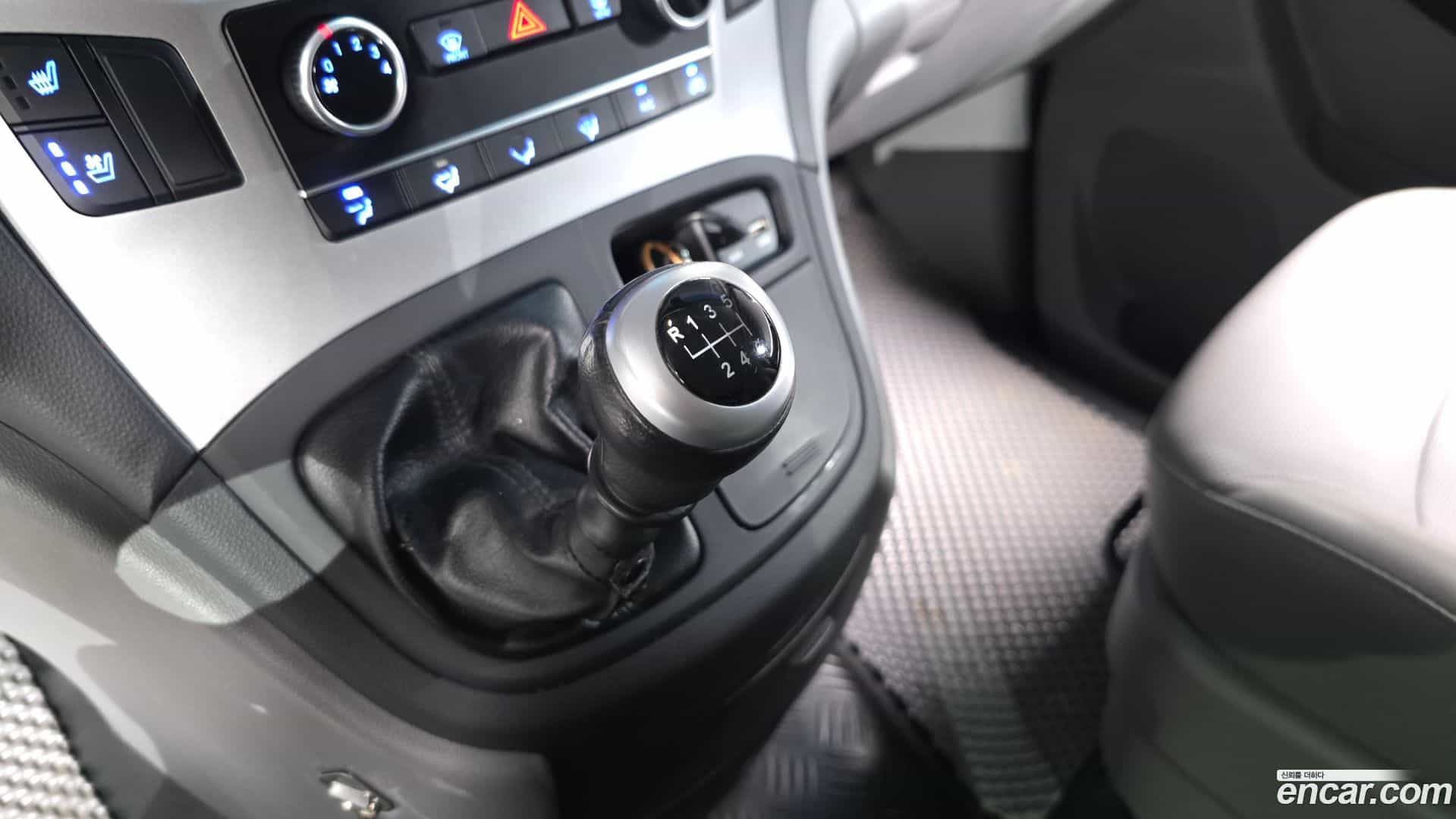 Starex Hyundai 2018.10-INNER-009