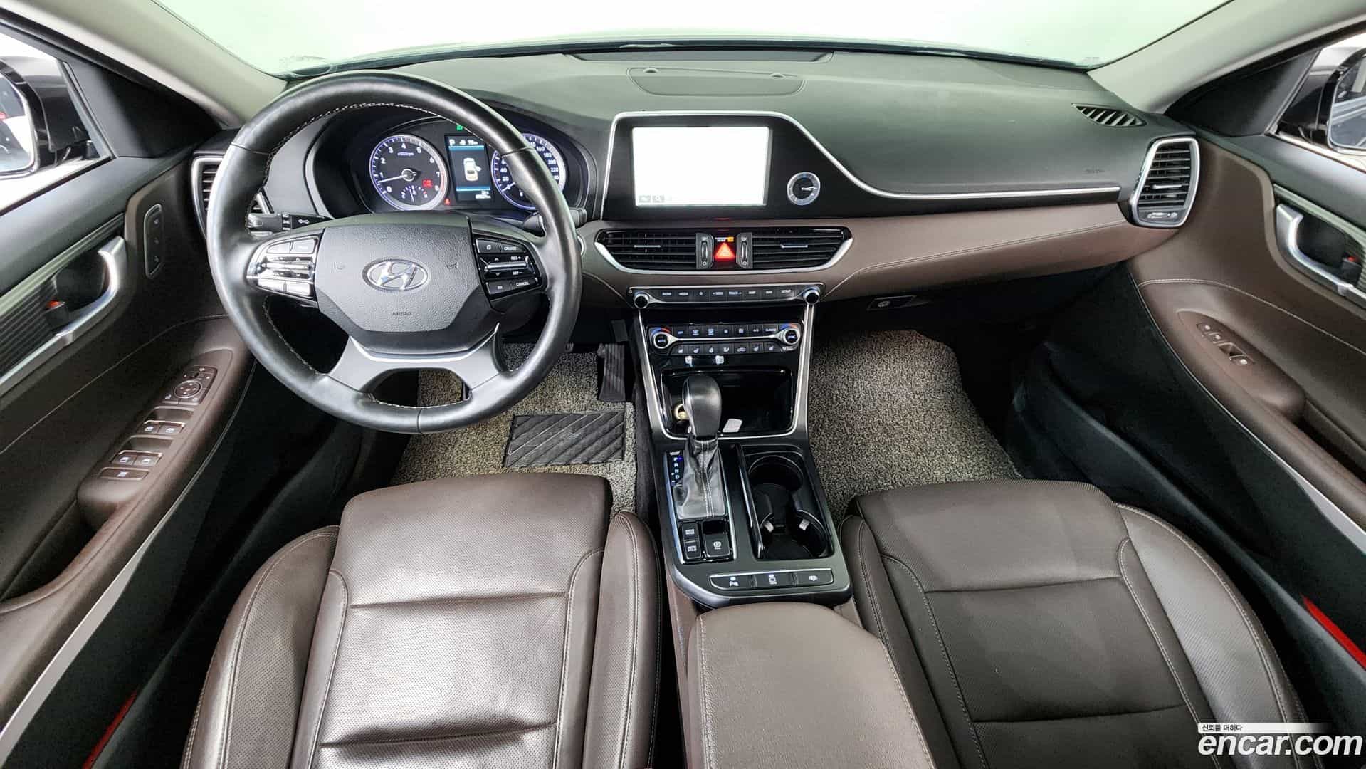 Grandeur Hyundai 2017.1-INNER-007