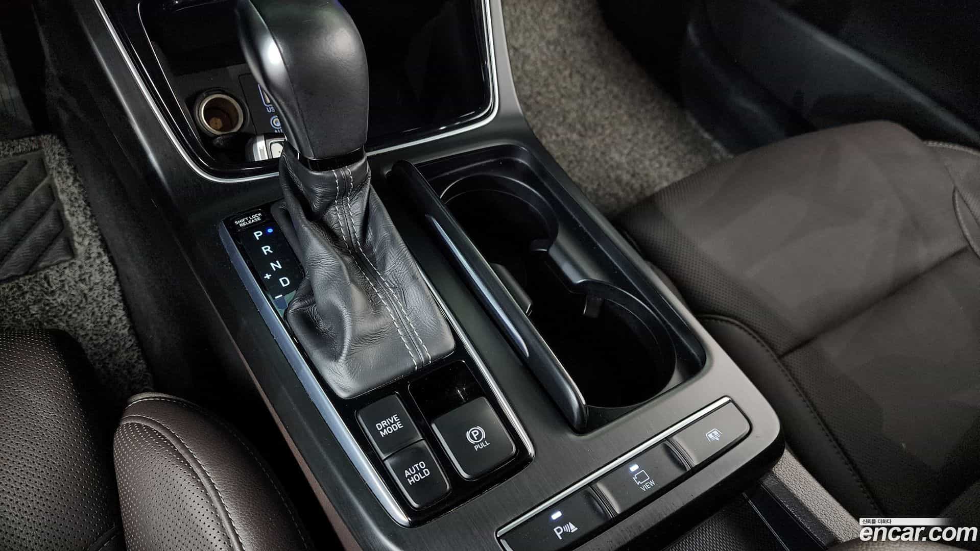 Grandeur Hyundai 2017.1-INNER-009