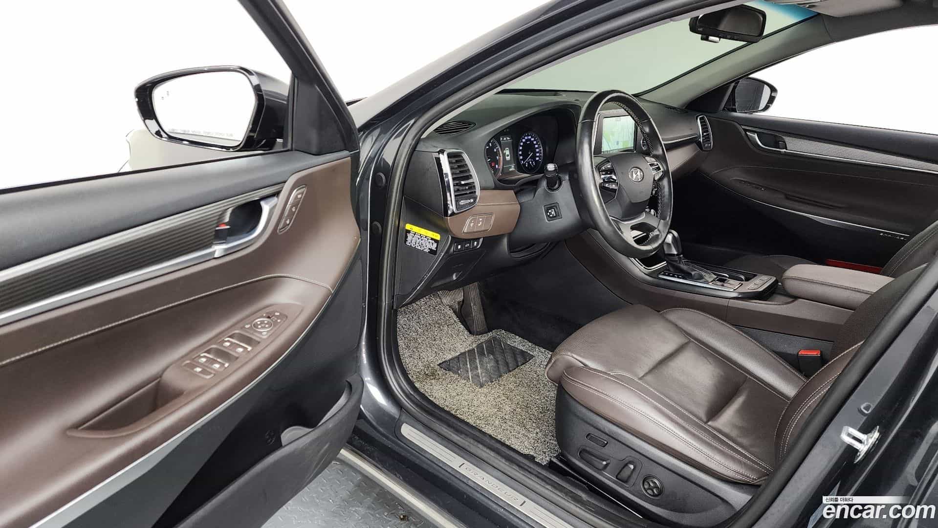Grandeur Hyundai 2017.1-INNER-010