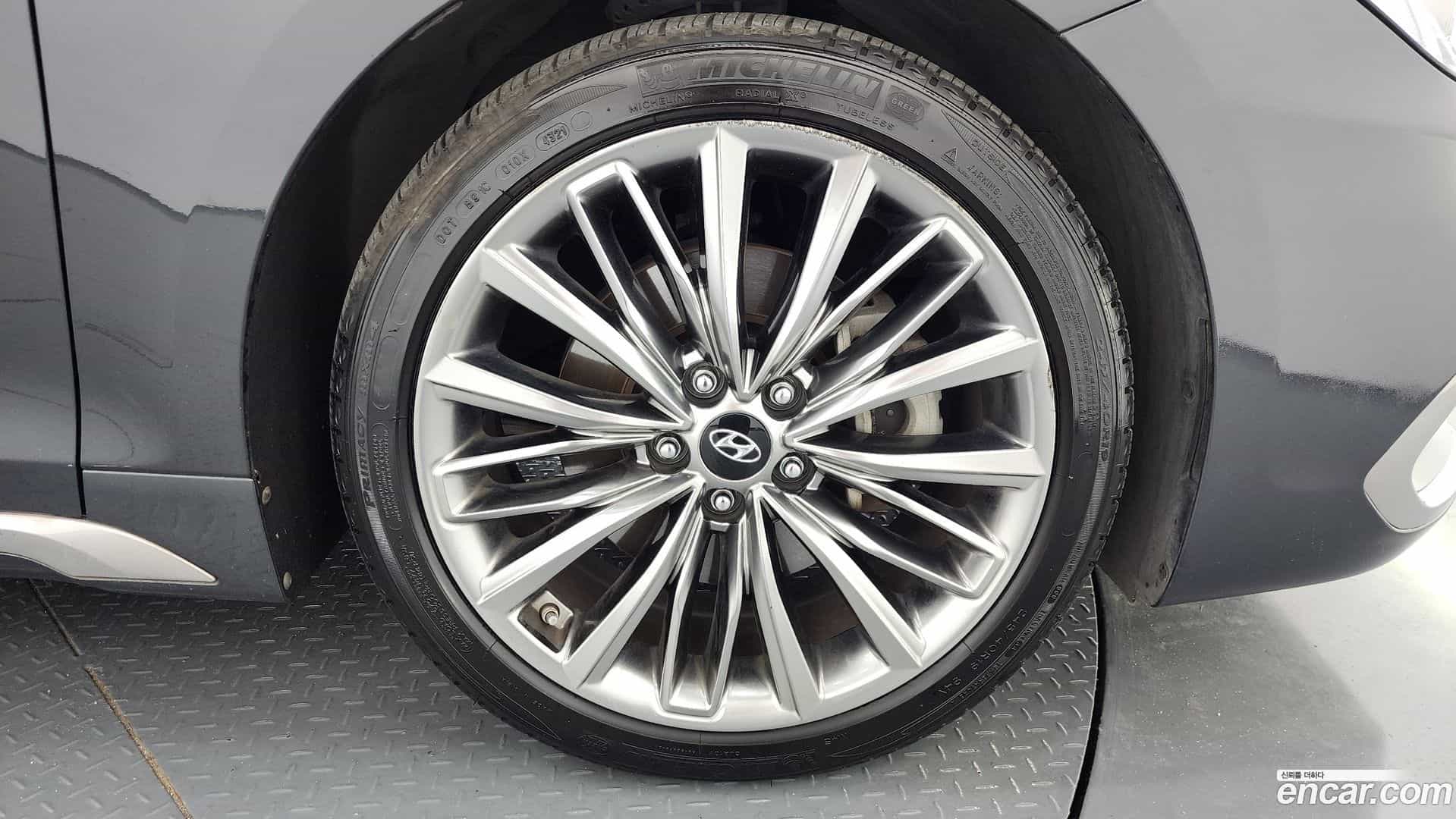 Grandeur Hyundai 2017.1-OUTER-031