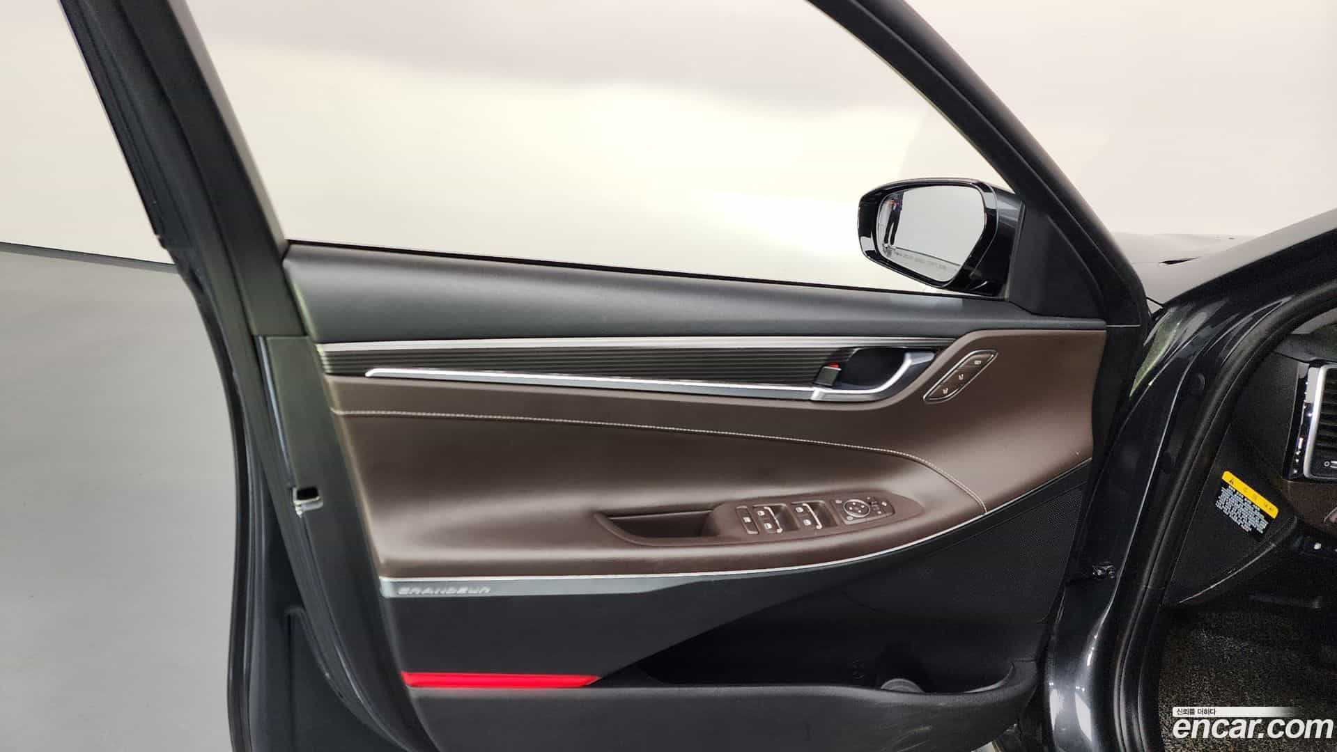 Grandeur Hyundai 2017.1-INNER-034