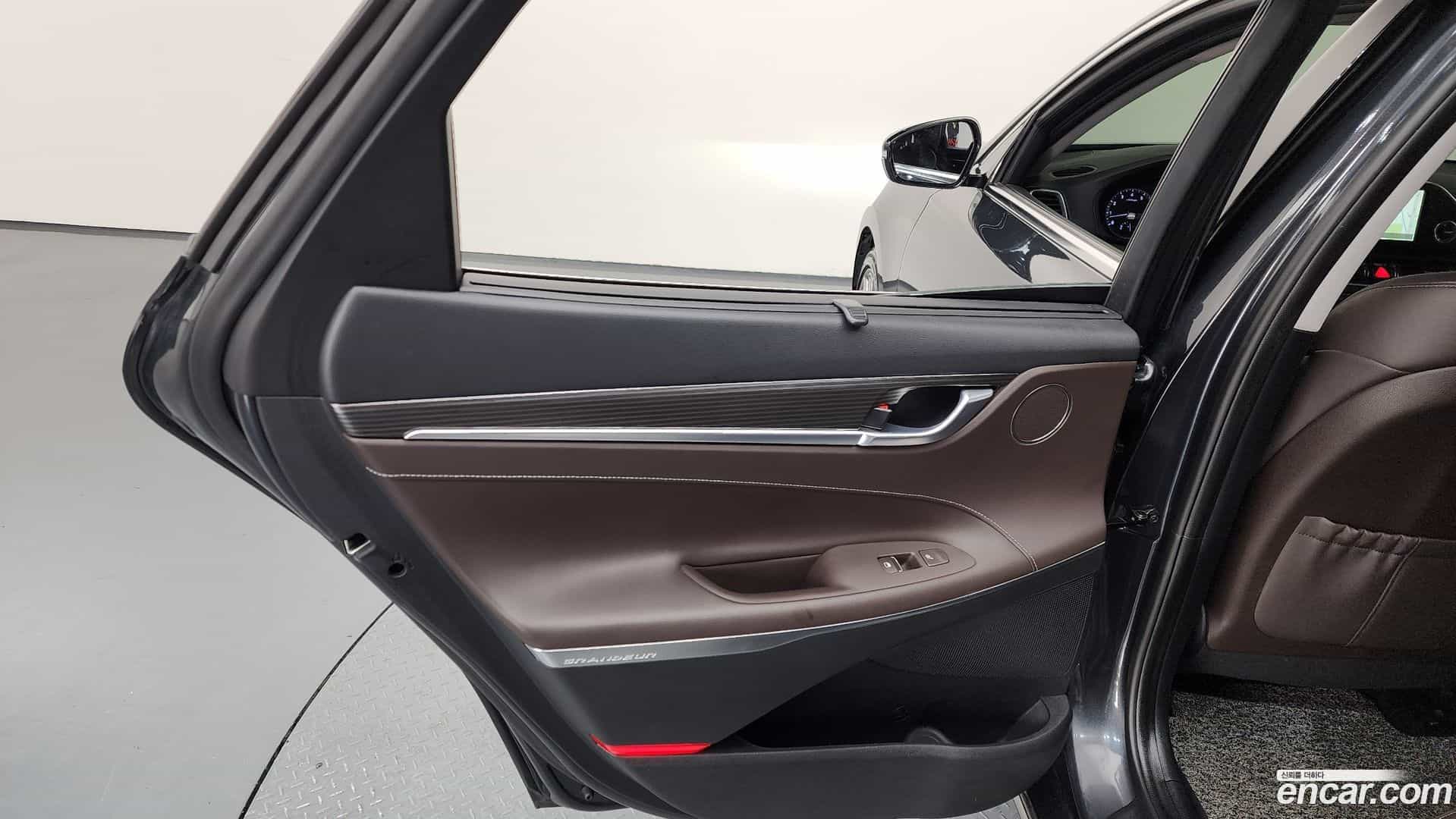 Grandeur Hyundai 2017.1-INNER-035