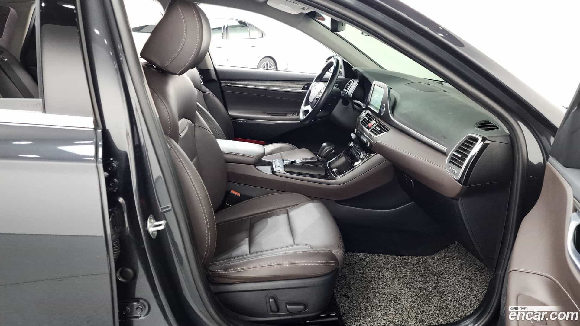 Grandeur Hyundai 2017.1-INNER-036