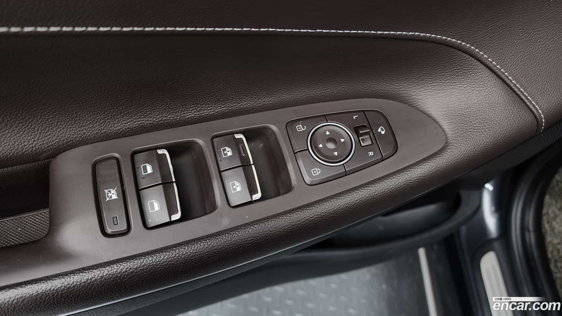 Grandeur Hyundai 2017.1-OPTION-041