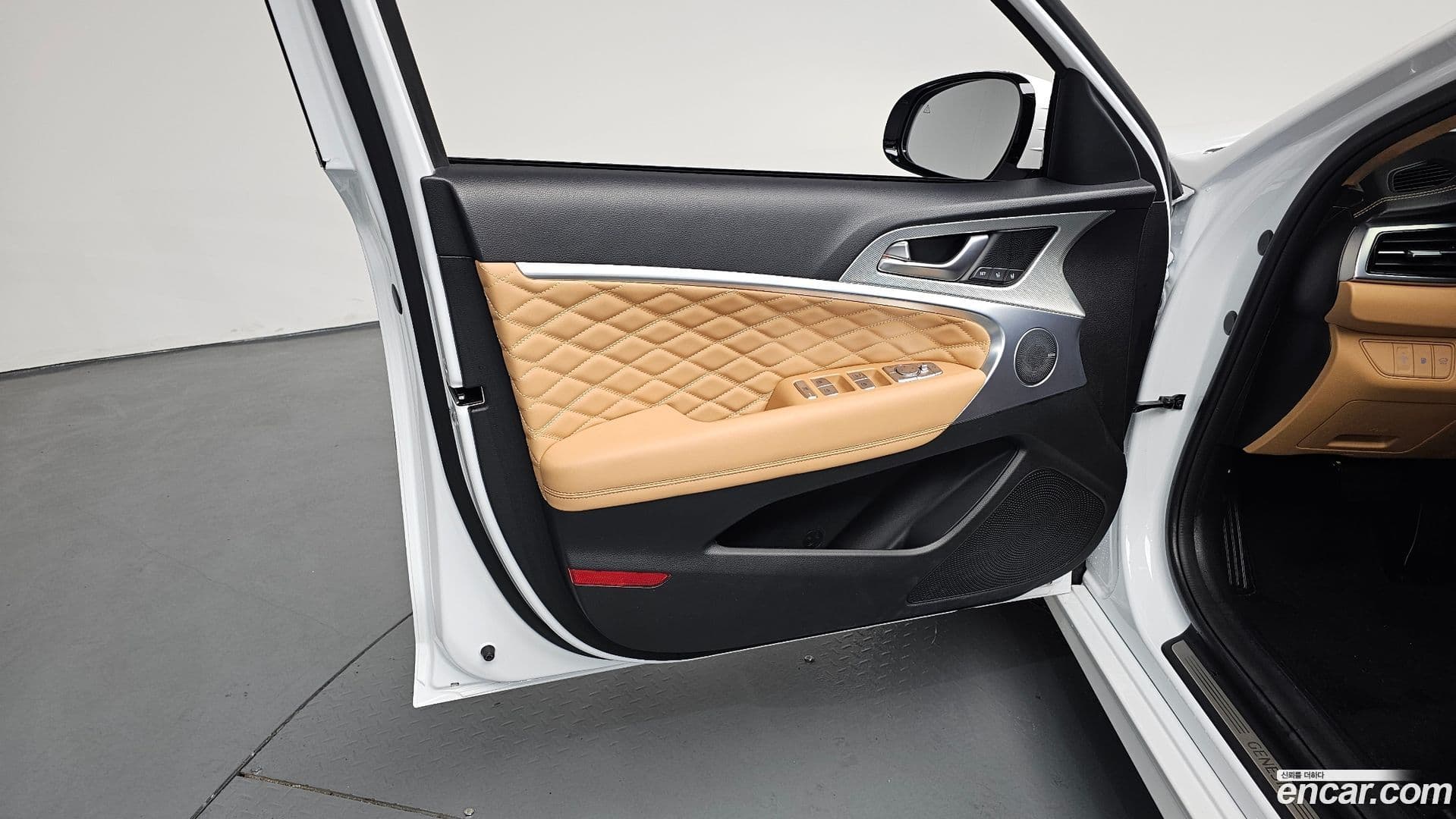 Main__Slider__Photo:G70 Genesis 2023.5-23