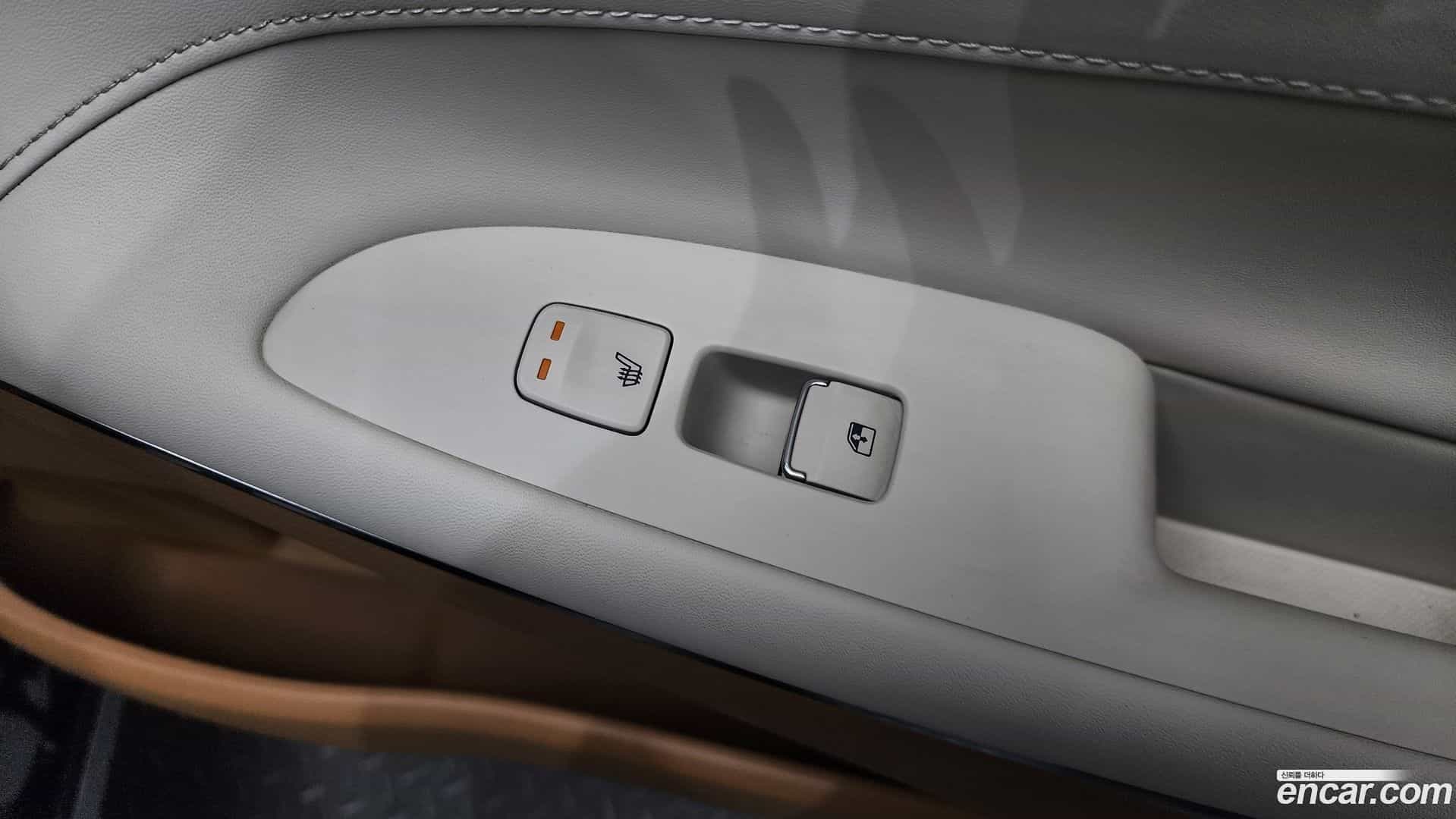 Grandeur Hyundai 2020.1-OPTION-042