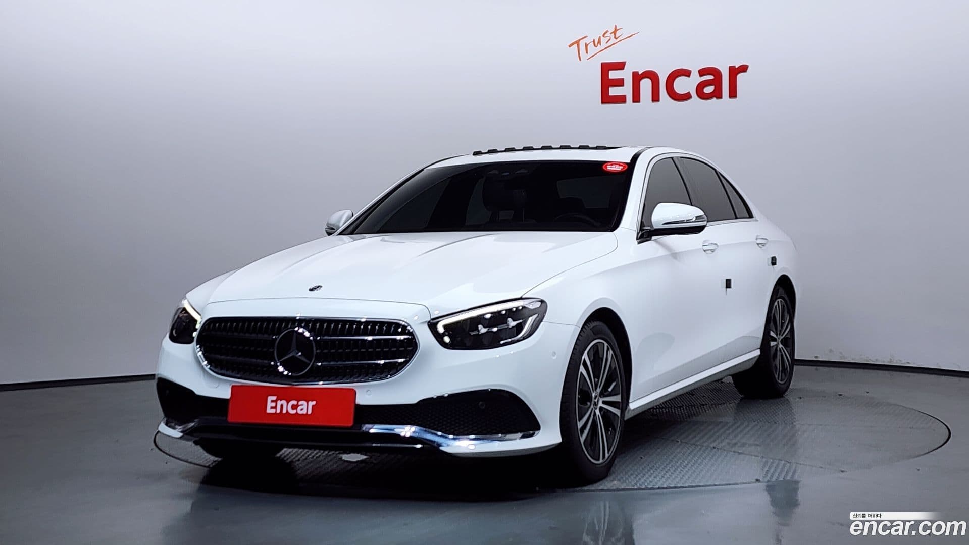 Main__Slider__Photo:E-Class Mercedes-Benz 2020.11-0