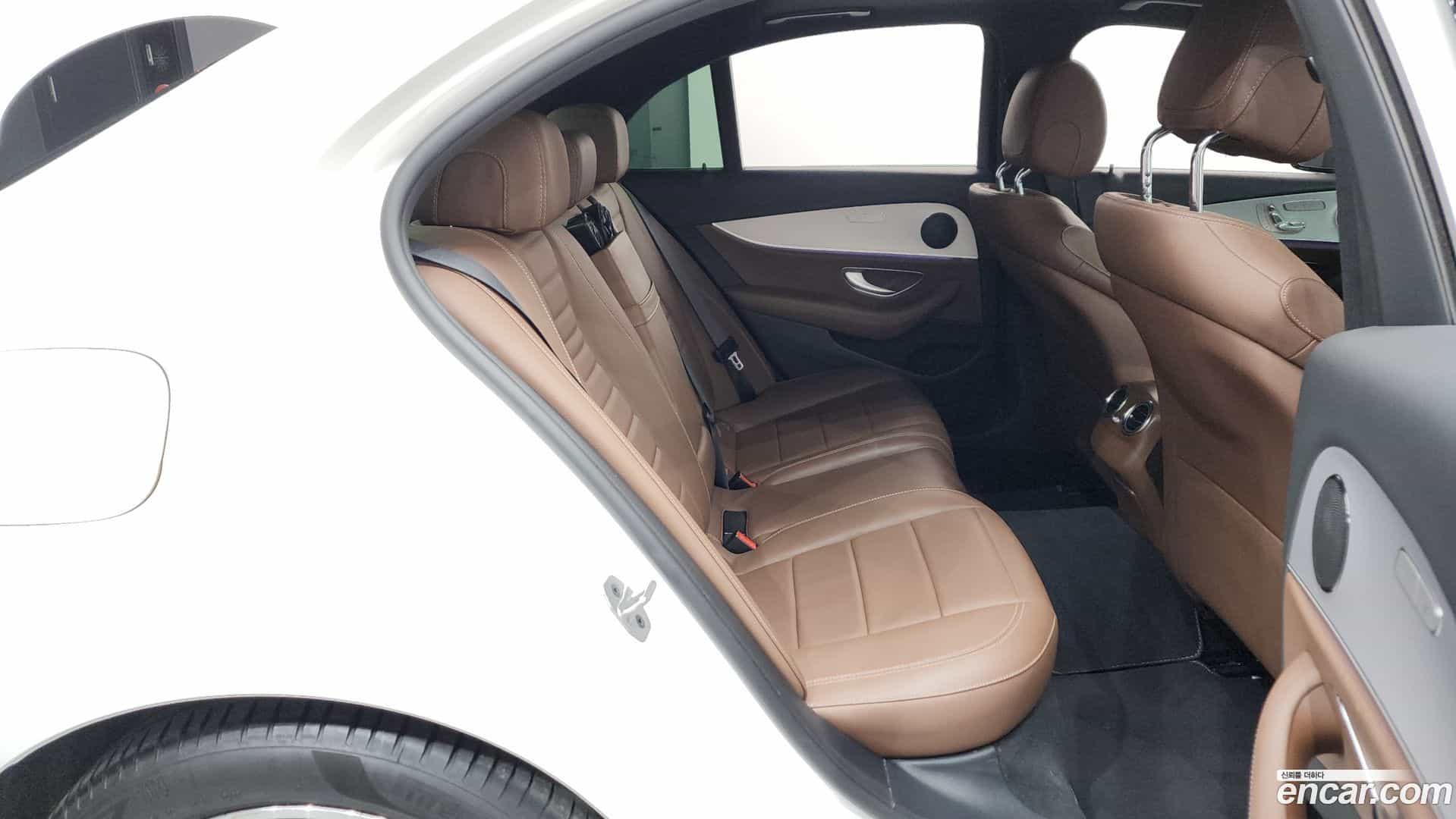 E-Class Mercedes-Benz 2020.11-OPTION-015