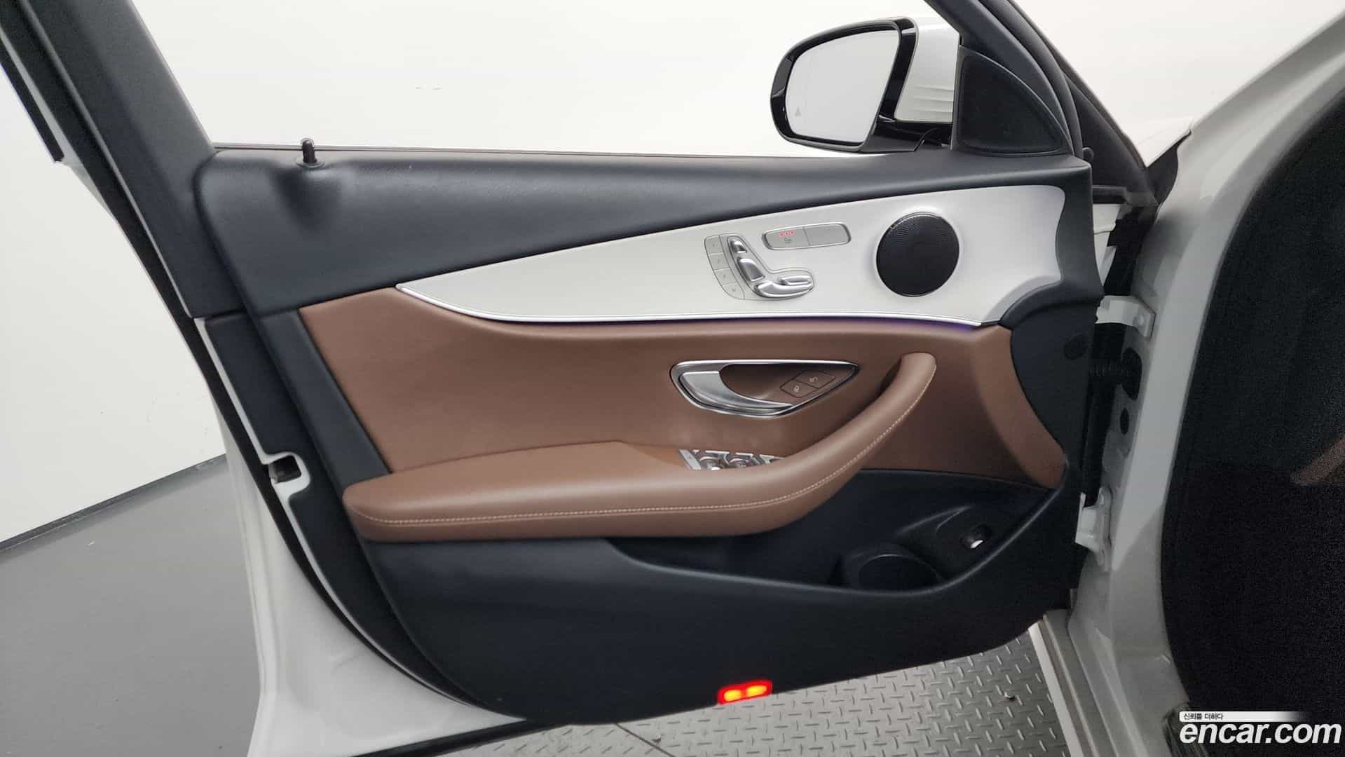 E-Class Mercedes-Benz 2020.11-INNER-034