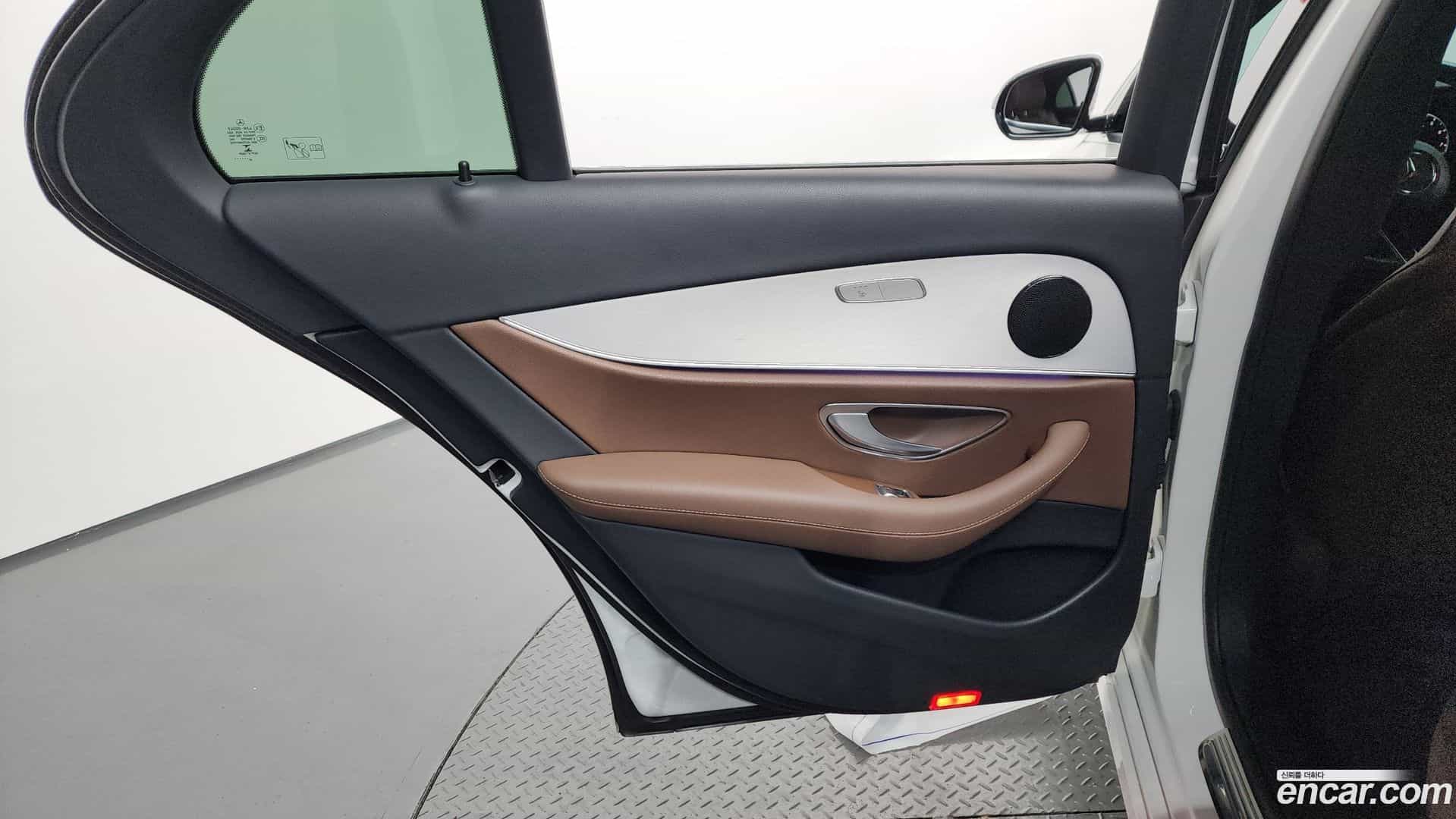 E-Class Mercedes-Benz 2020.11-INNER-035