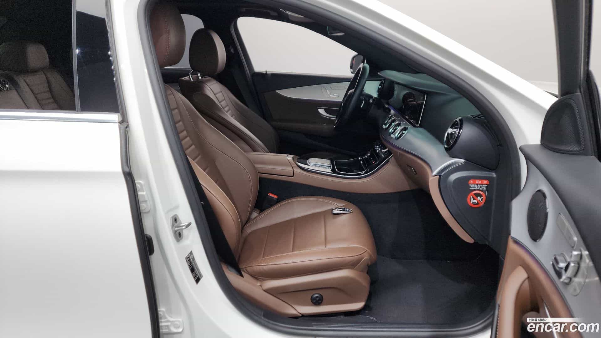 E-Class Mercedes-Benz 2020.11-INNER-036