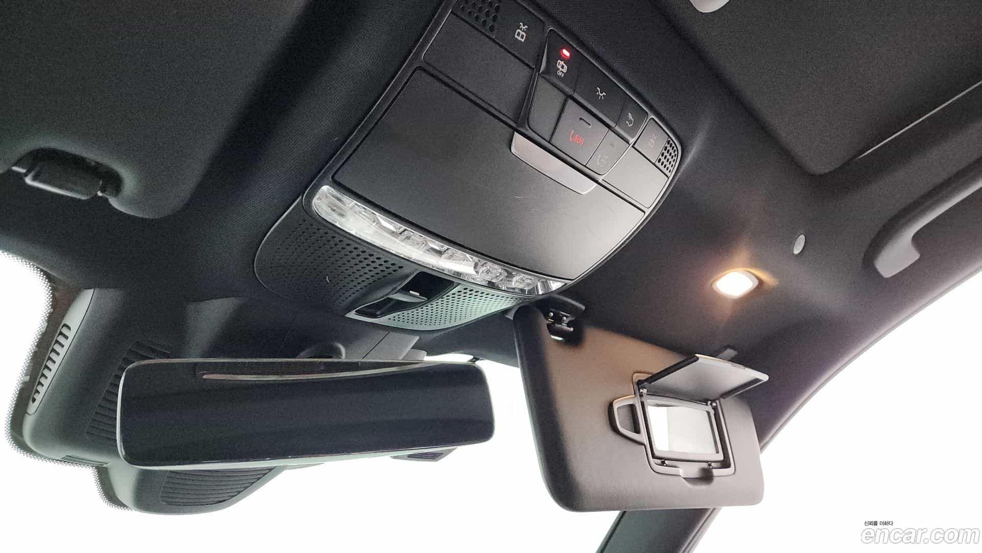 E-Class Mercedes-Benz 2020.11-OPTION-043