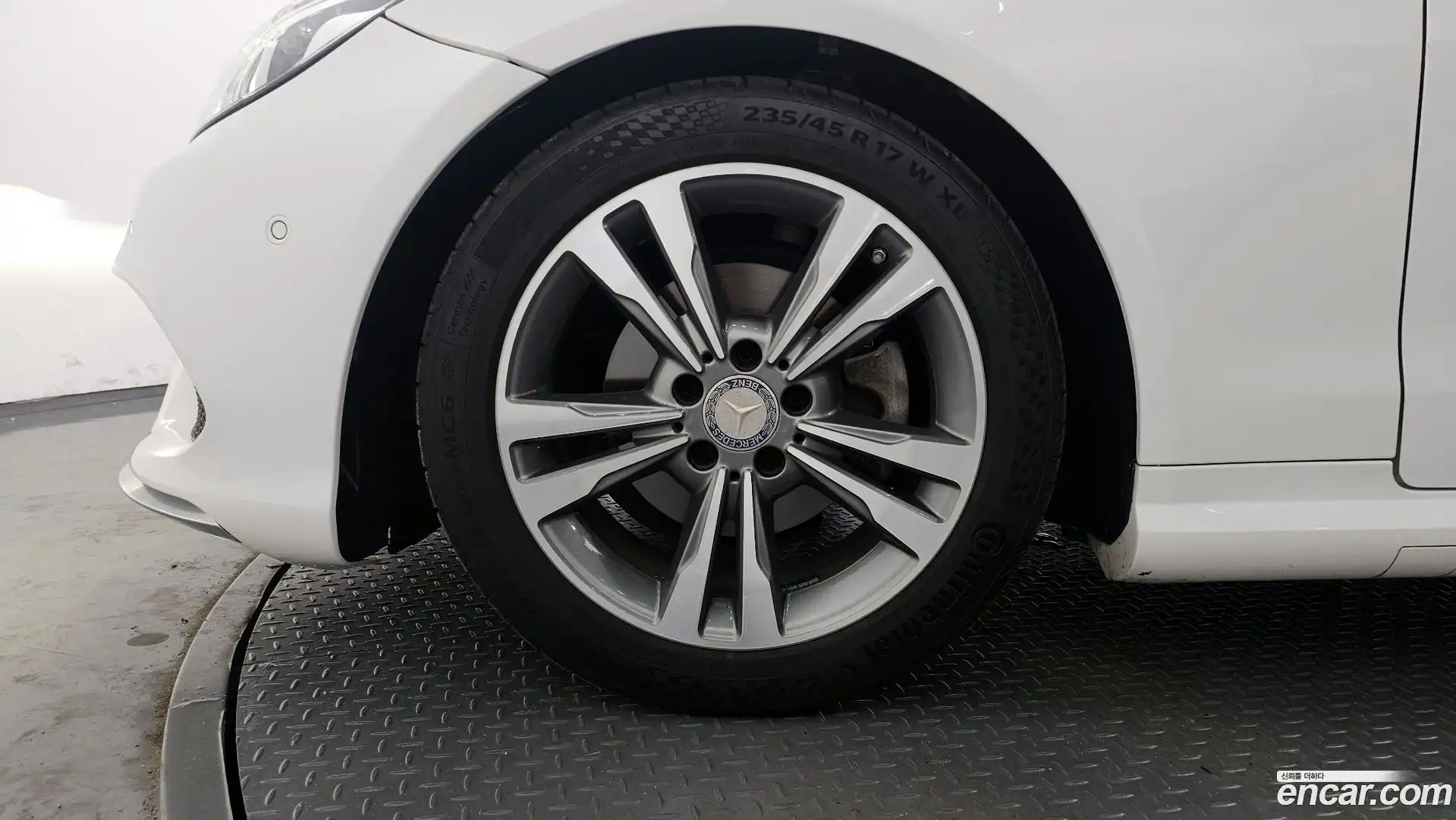 E-Class Mercedes-Benz 2014.3-OUTER-005
