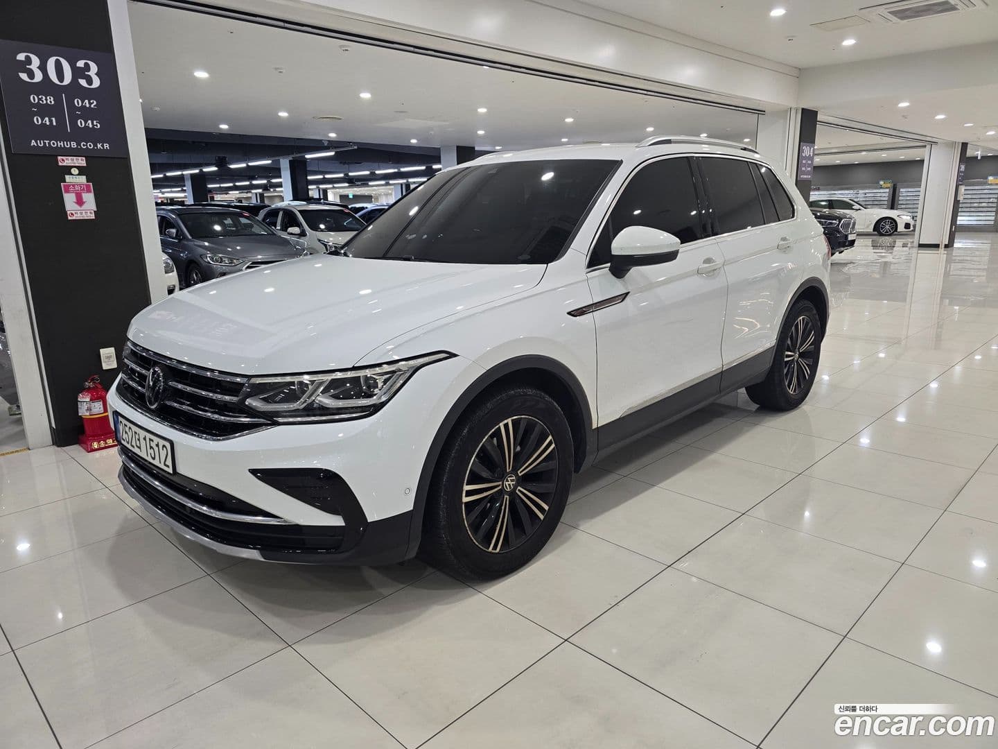 Main__Slider__Photo:Tiguan Volkswagen 2022.6-0
