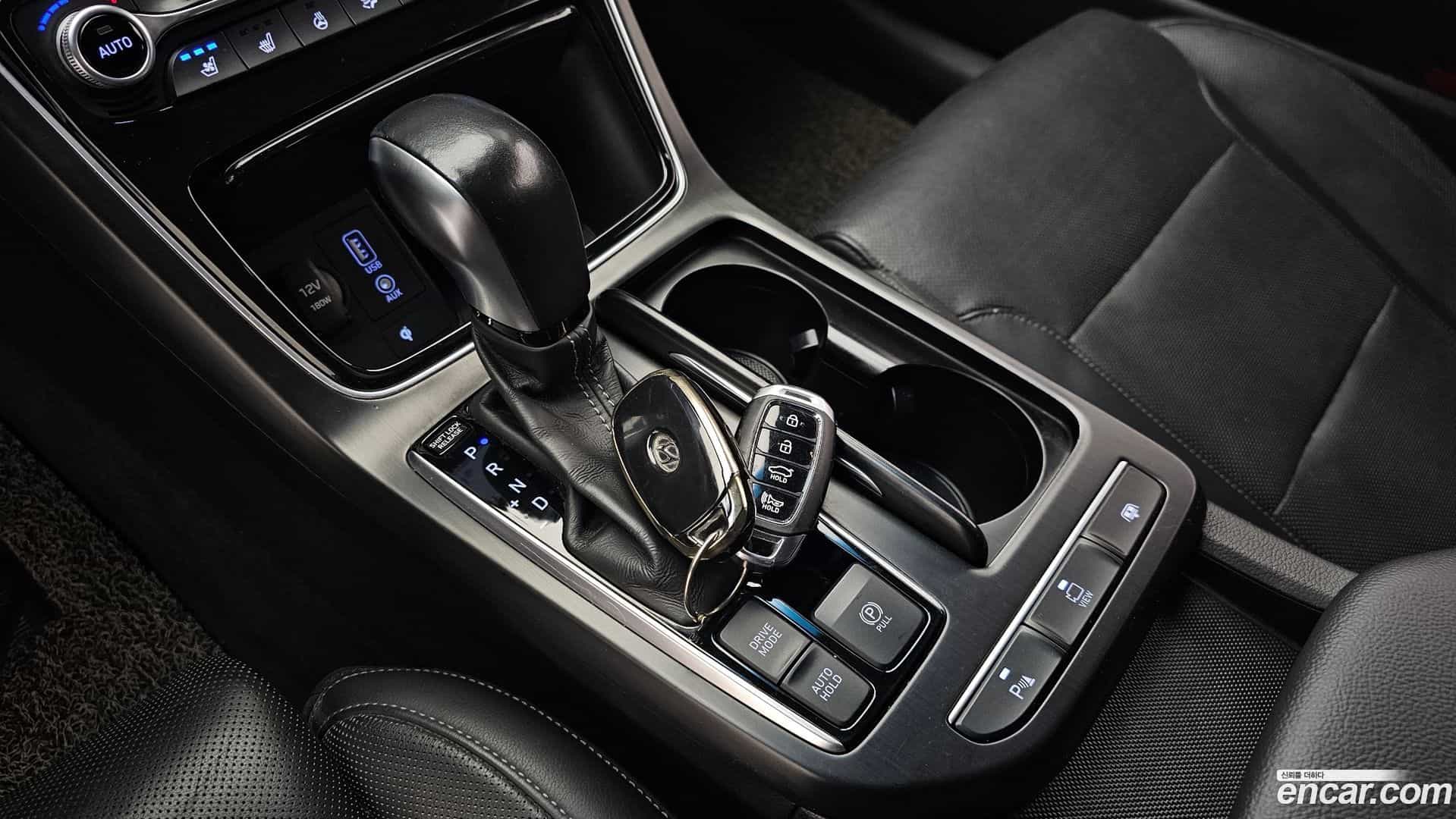 Grandeur Hyundai 2017.1-INNER-009