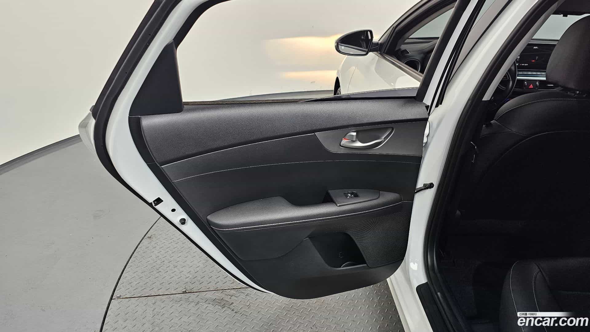 K3 Kia 2020.0-INNER-035