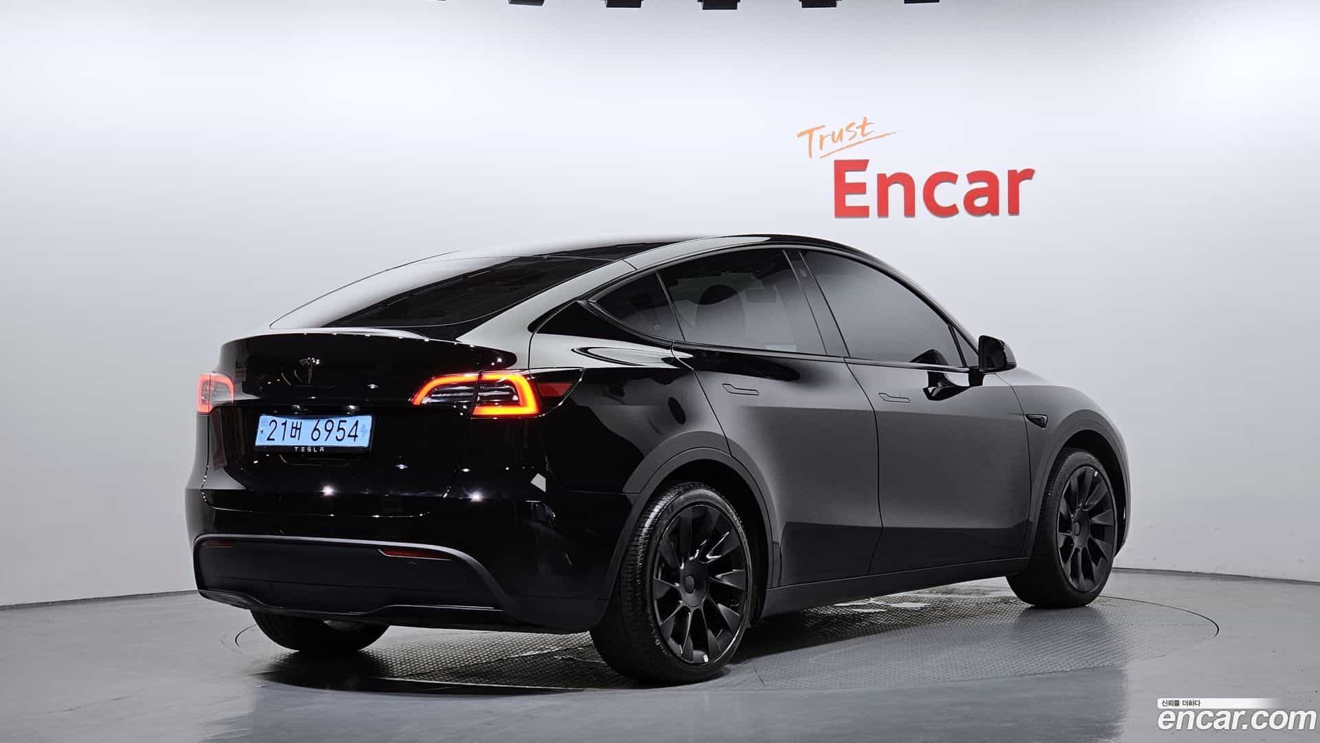 Model Y Tesla 2023.9-OUTER-002