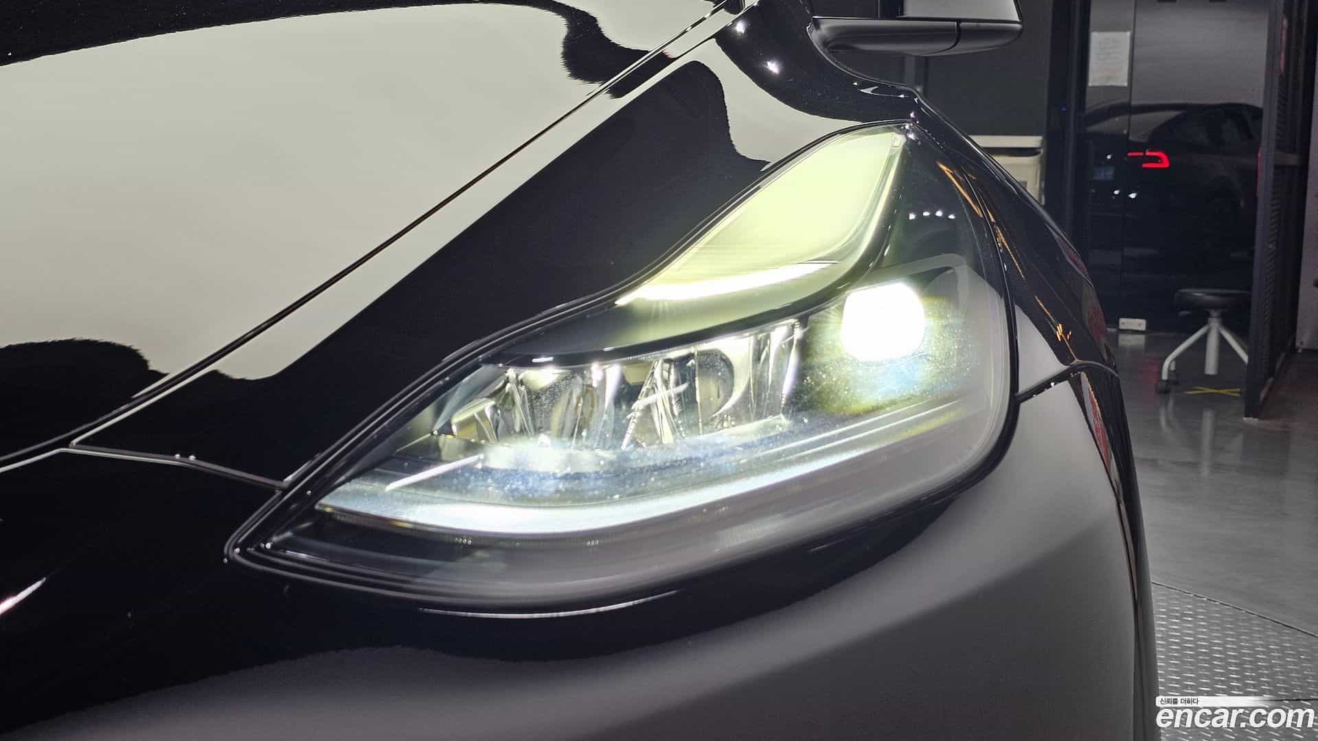 Model Y Tesla 2023.9-OUTER-032