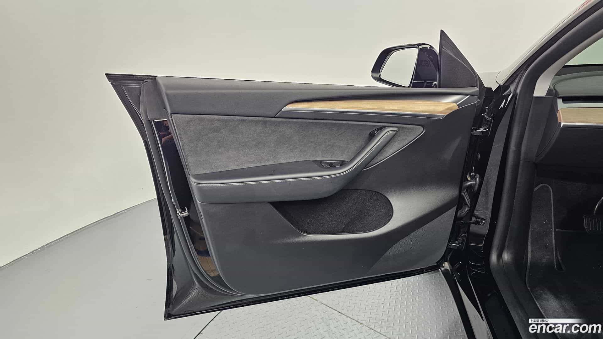 Model Y Tesla 2023.9-INNER-034