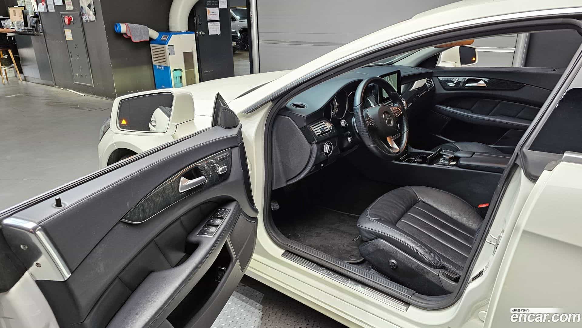 CLS-Class Mercedes-Benz 2016.5-INNER-010