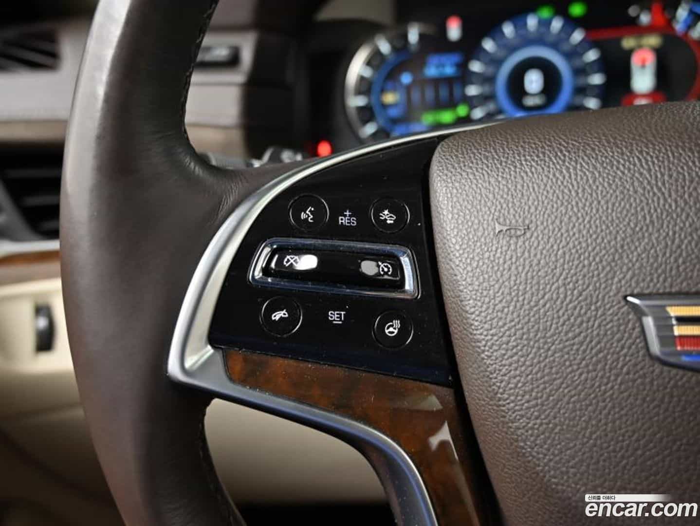 Escalade Cadillac 2017.5-OPTION-021