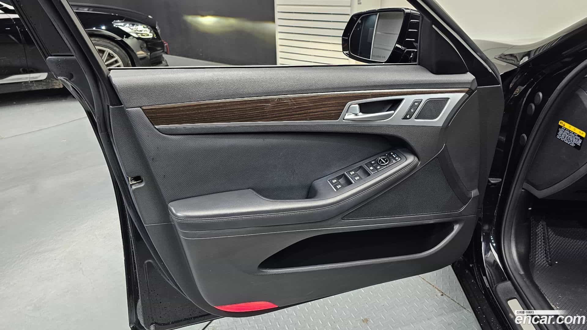 G80 Genesis 2018.4-INNER-034