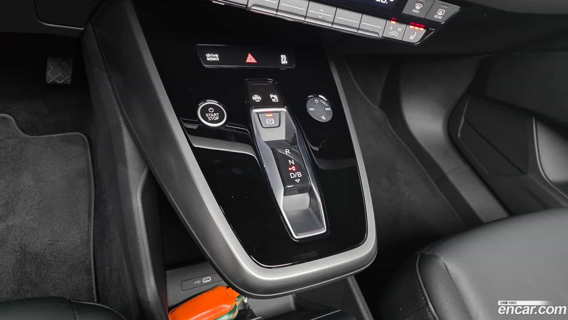 Q4 e-tron Audi 2022.9-INNER-009
