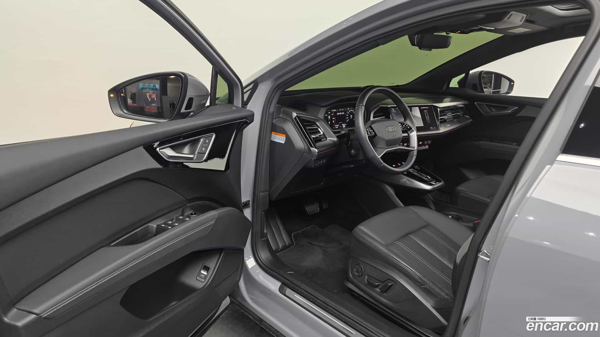 Q4 e-tron Audi 2022.9-INNER-010