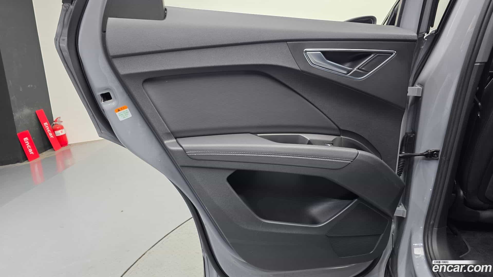 Q4 e-tron Audi 2022.9-INNER-035