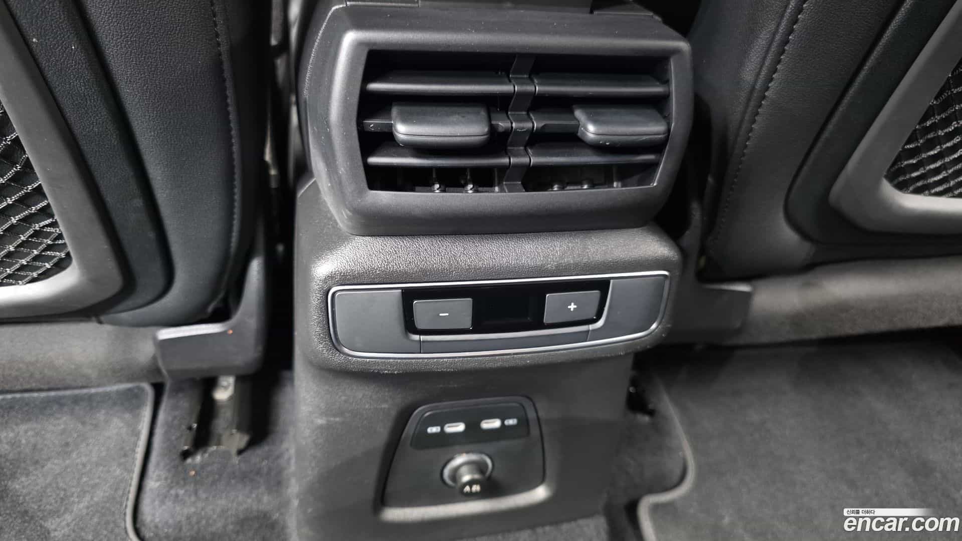Q4 e-tron Audi 2022.9-OPTION-044