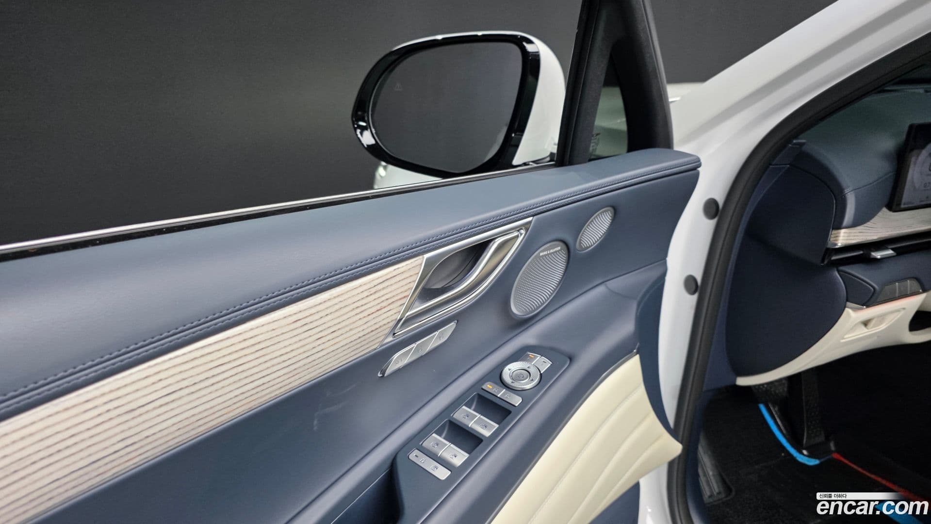 Main__Slider__Photo:GV80 Genesis 2025.0-26