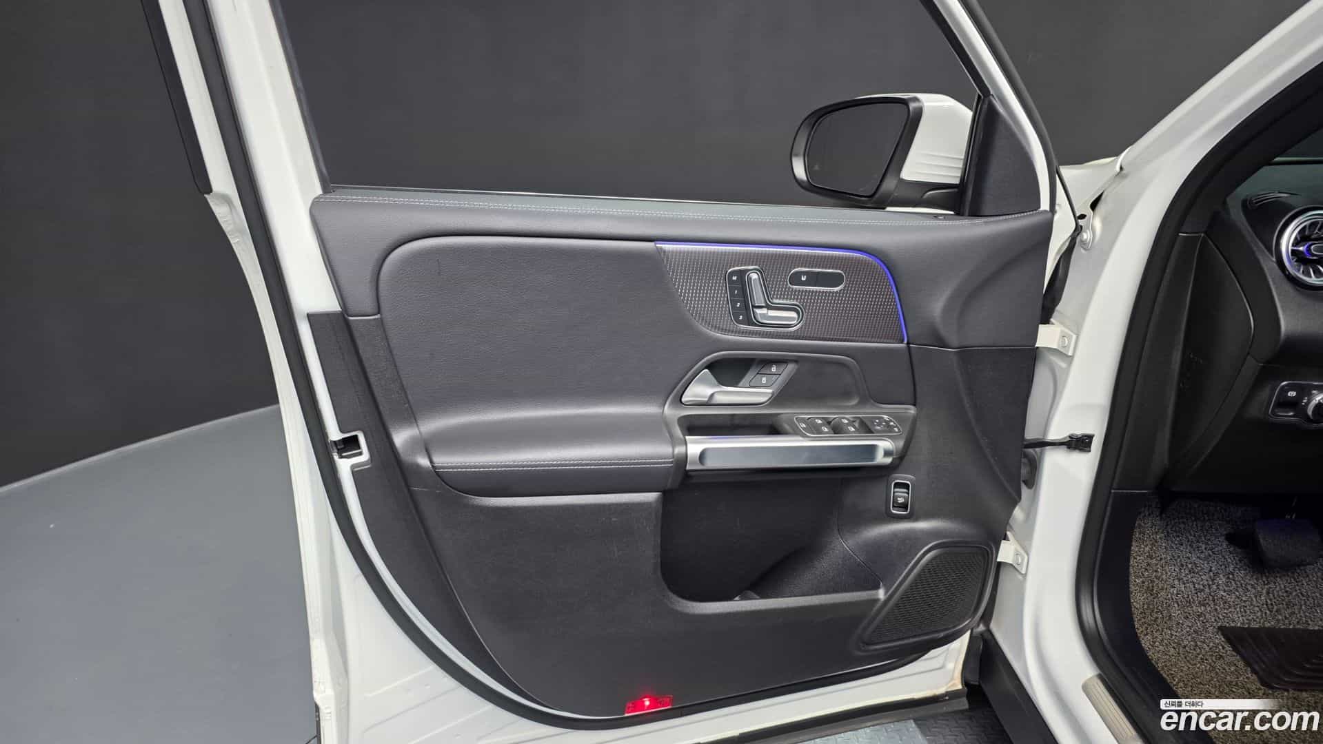 GLB-Class Mercedes-Benz 2021.5-INNER-034