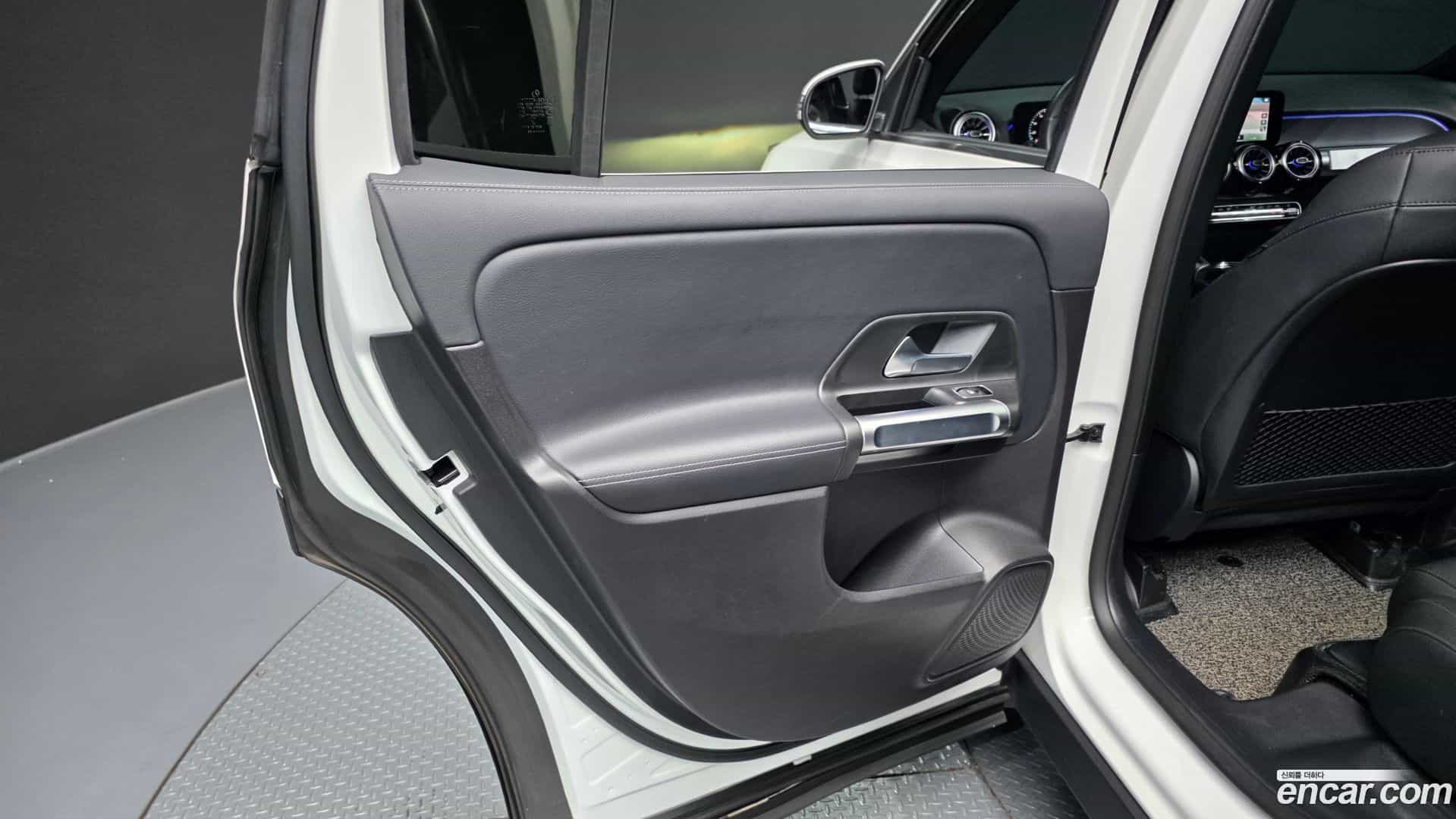 GLB-Class Mercedes-Benz 2021.5-INNER-035