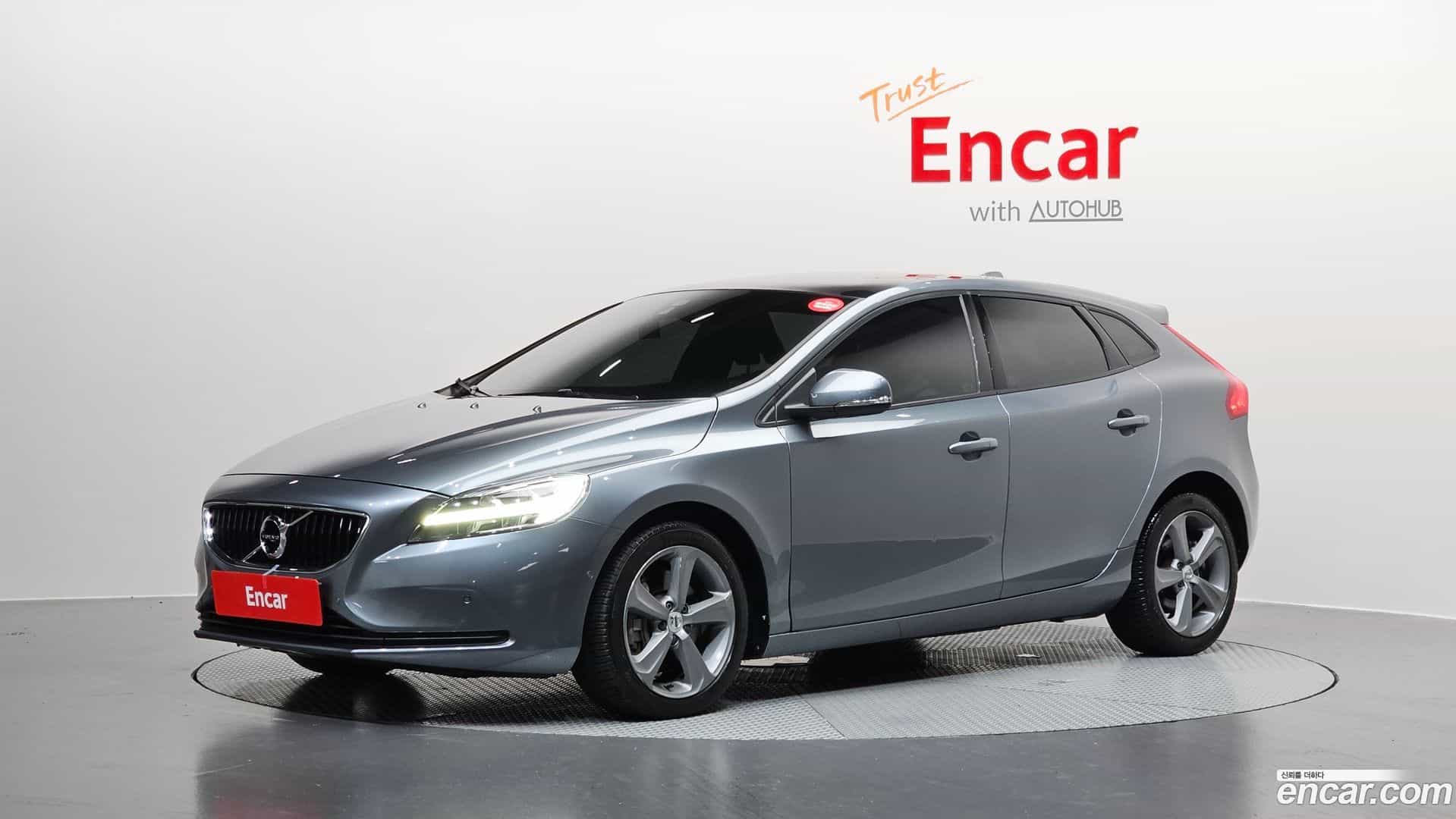 V40 Volvo 2018.4-OUTER-001