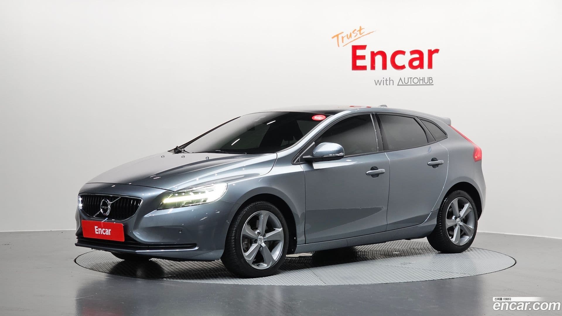 Main__Slider__Photo:V40 Volvo 2018.4-0