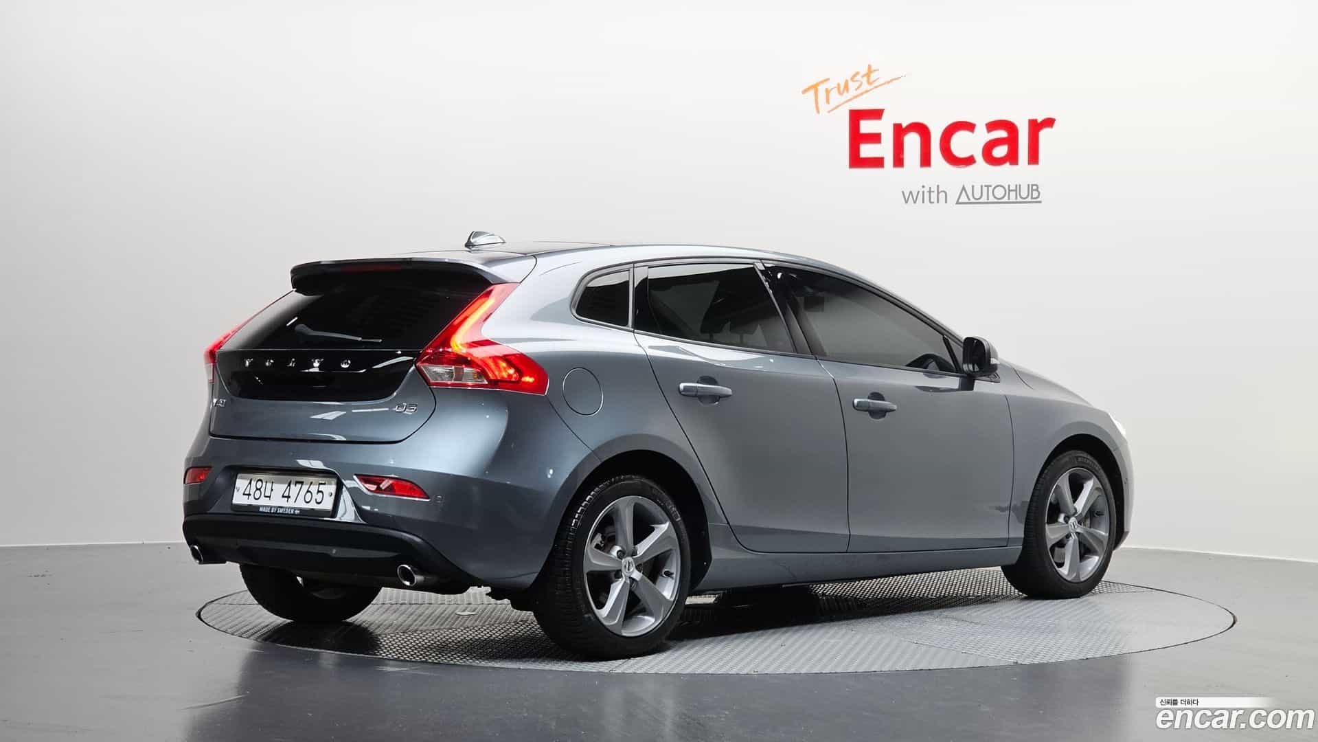 V40 Volvo 2018.4-OUTER-002