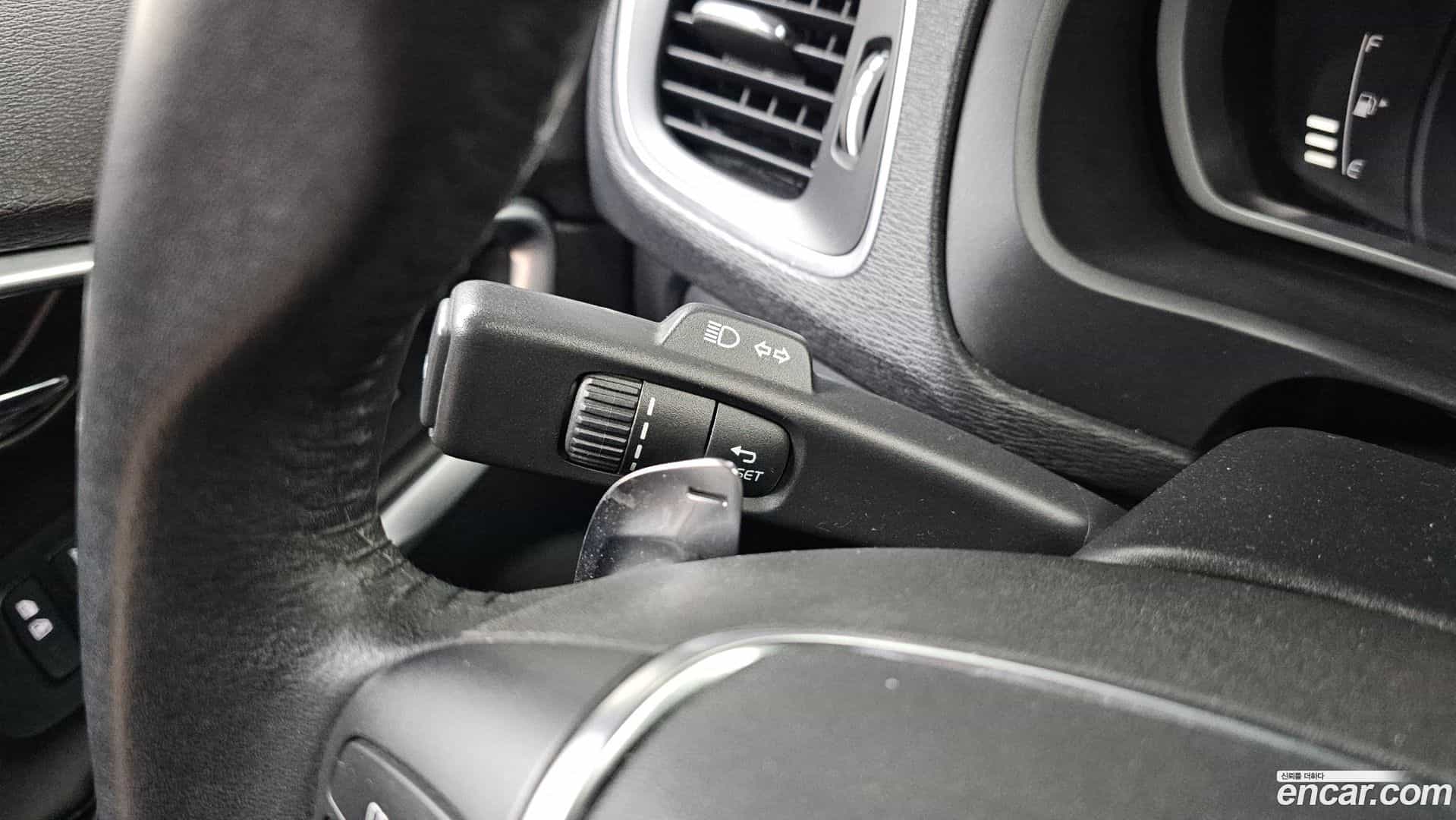V40 Volvo 2018.4-OPTION-041