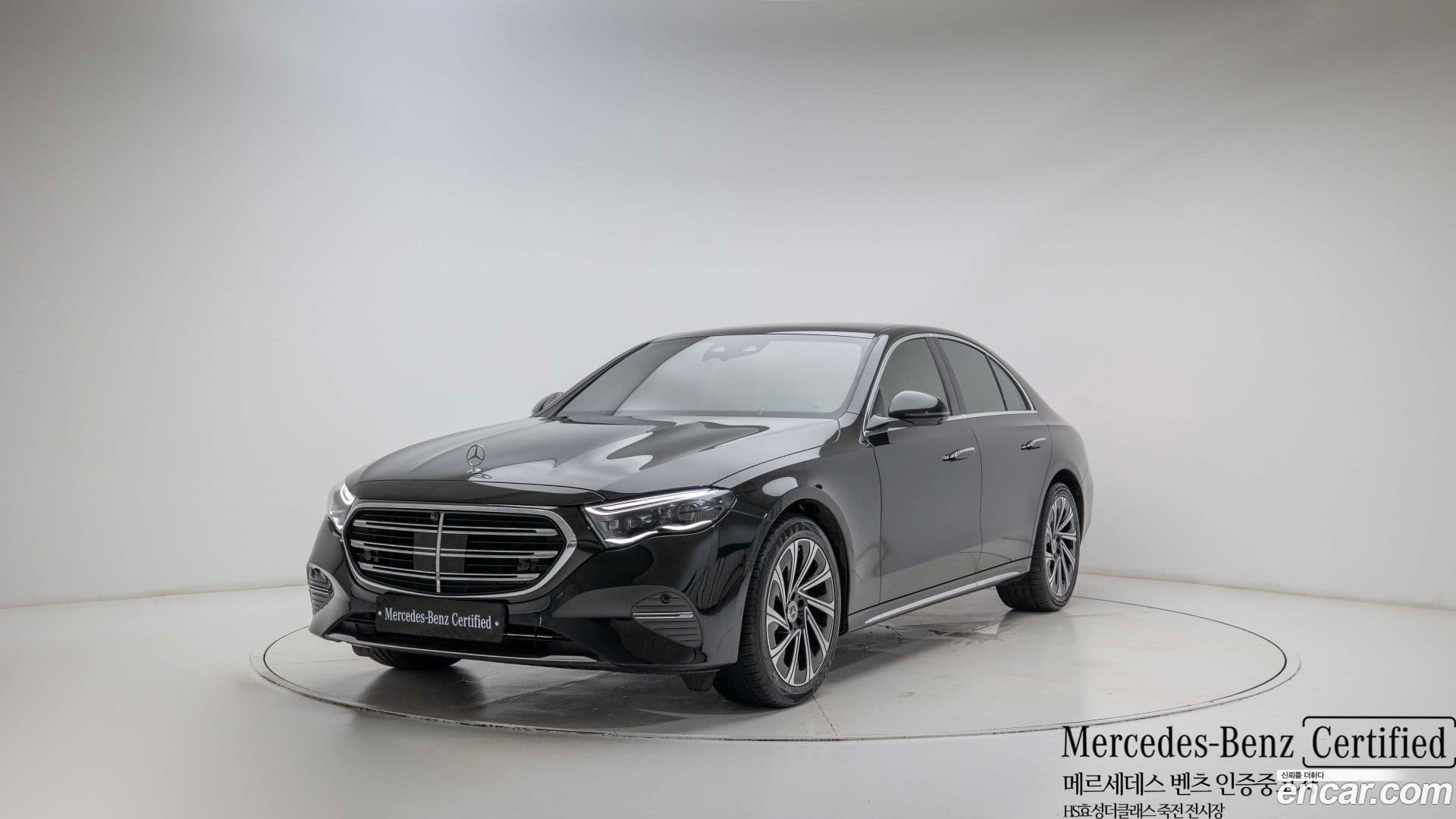 Main__Slider__Photo:E-Class Mercedes-Benz 2024.4-0