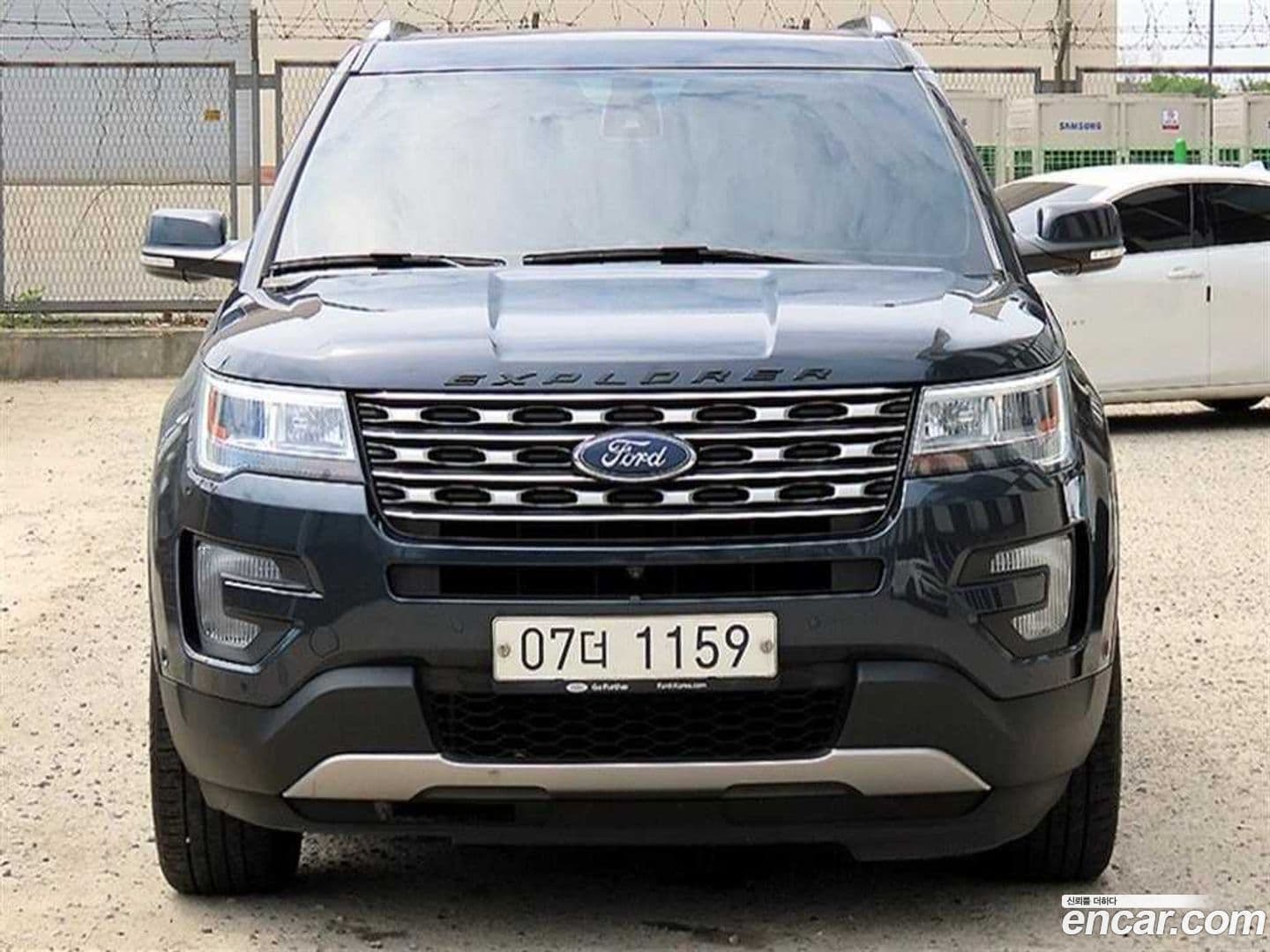 Main__Slider__Photo:Explorer Ford 2017.10-0