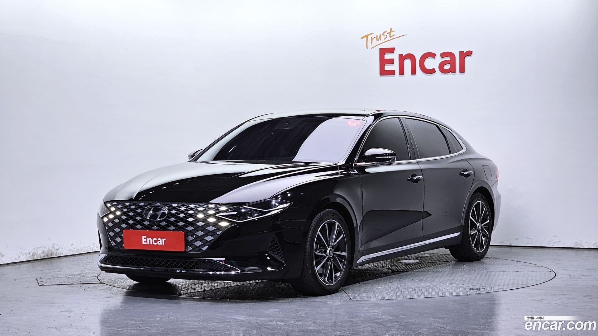 Main__Slider__Photo:Grandeur Hyundai 2020.8-0