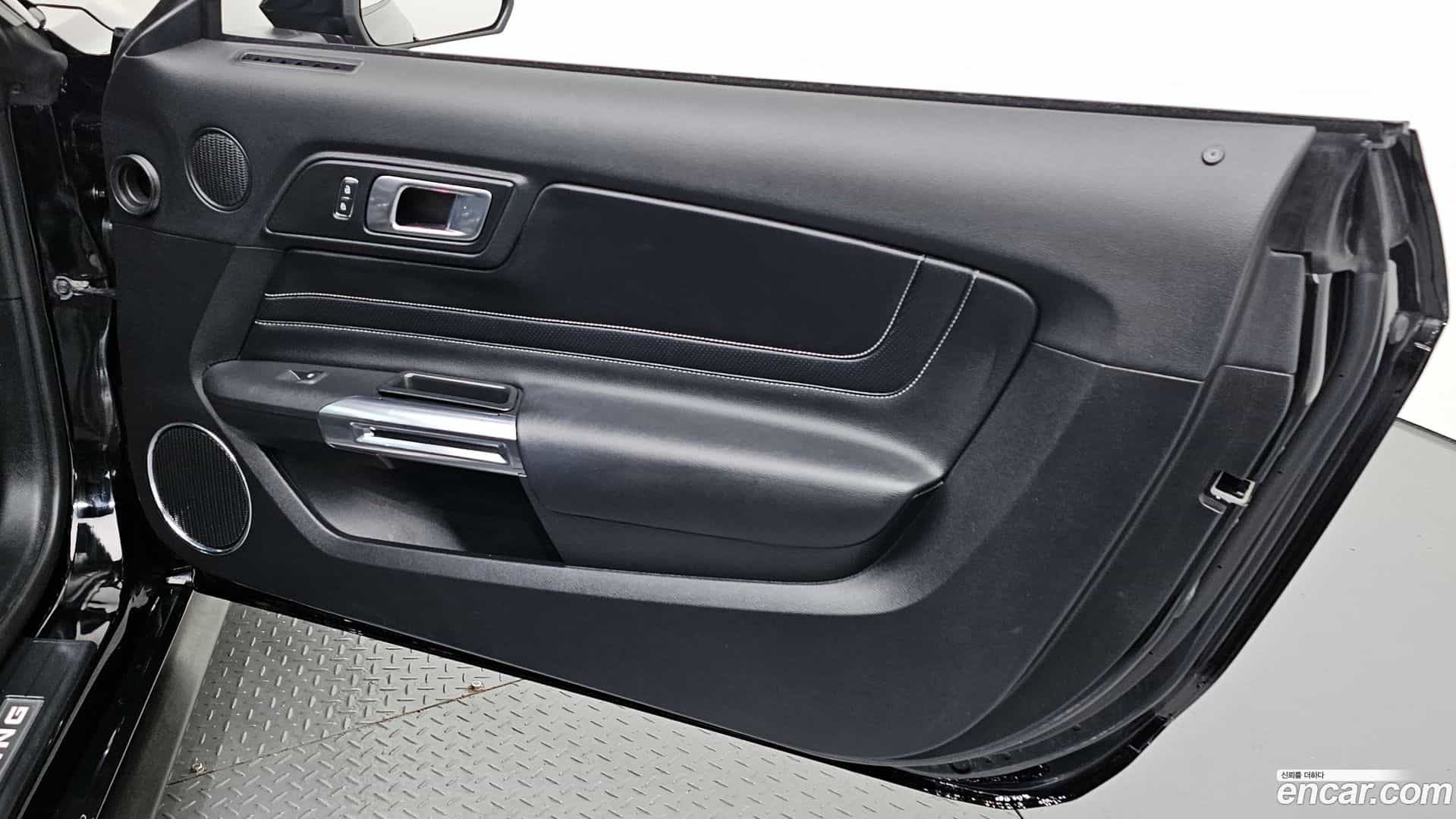 Mustang Ford 2020.8-INNER-035