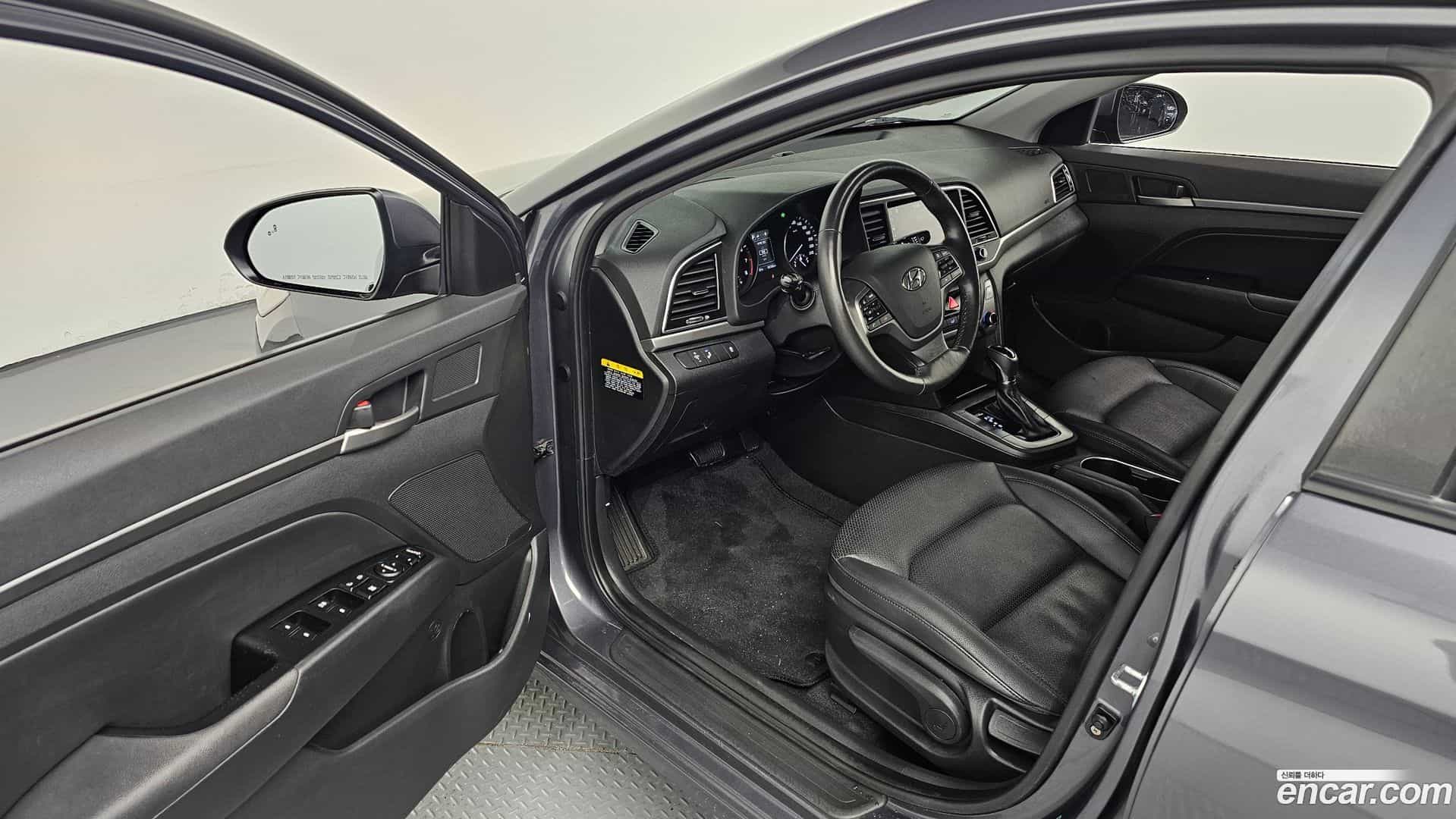 AVANTE Hyundai 2018.5-INNER-010