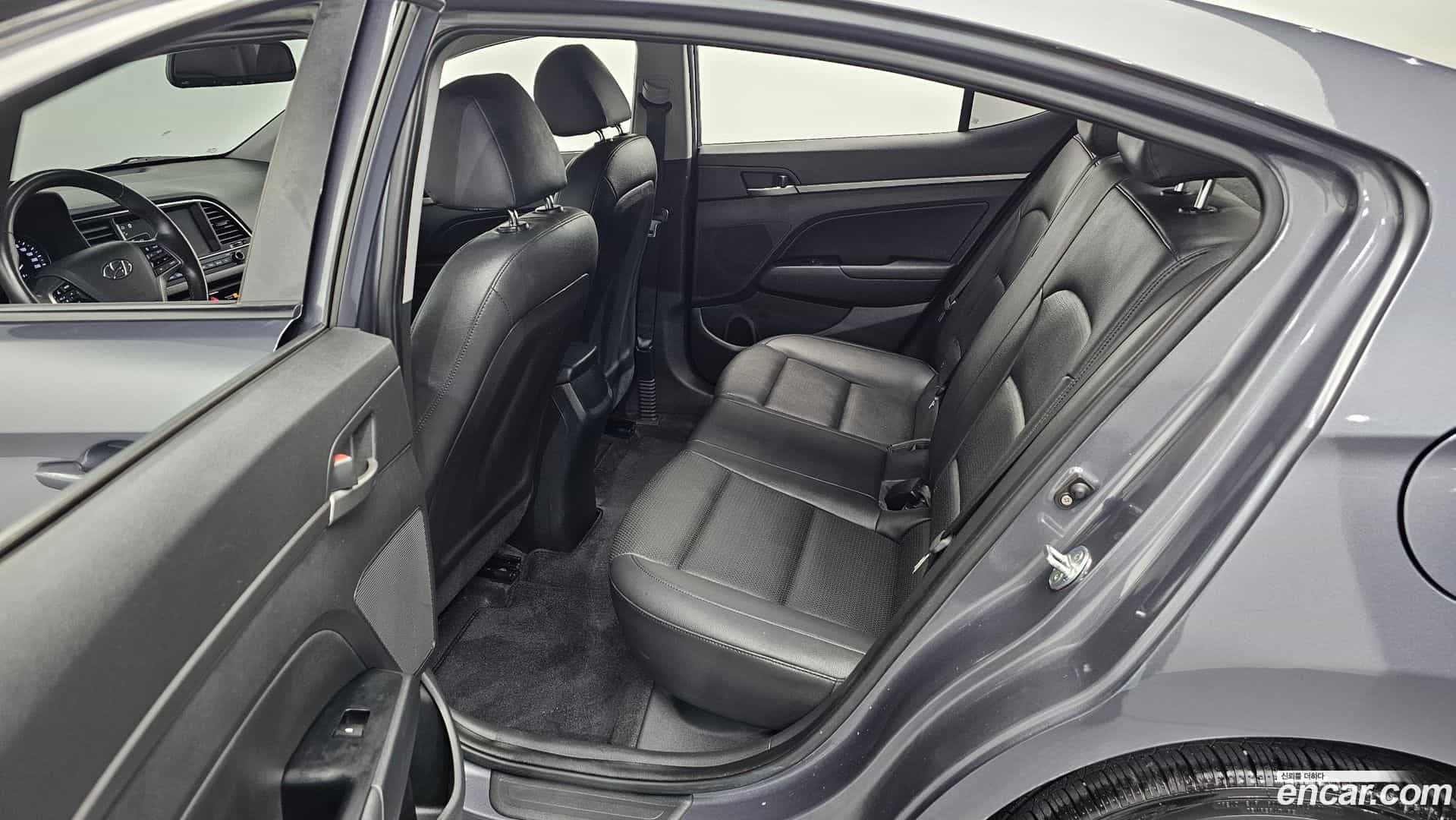 AVANTE Hyundai 2018.5-OPTION-015