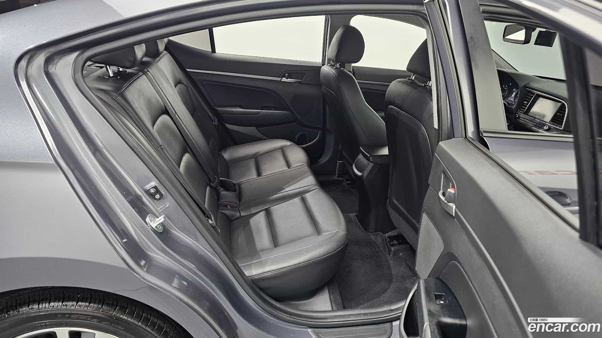 AVANTE Hyundai 2018.5-OPTION-016